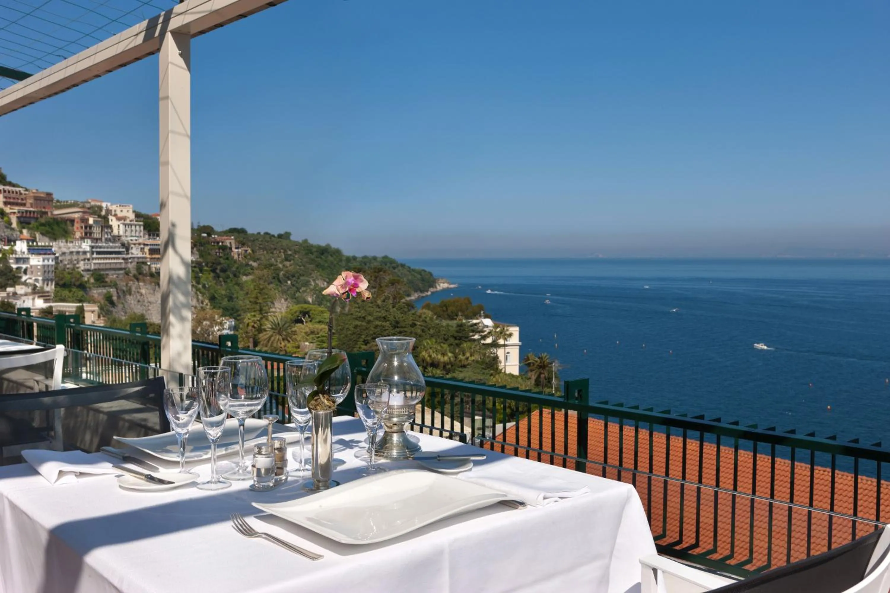 Restaurant/places to eat in Hotel Continental