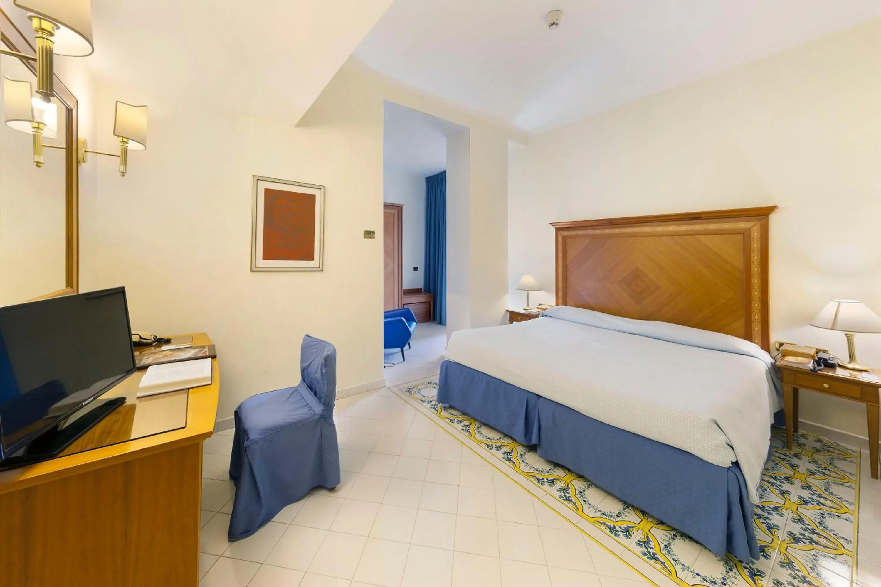 Bed in Hotel Continental Bed in Hotel Continental