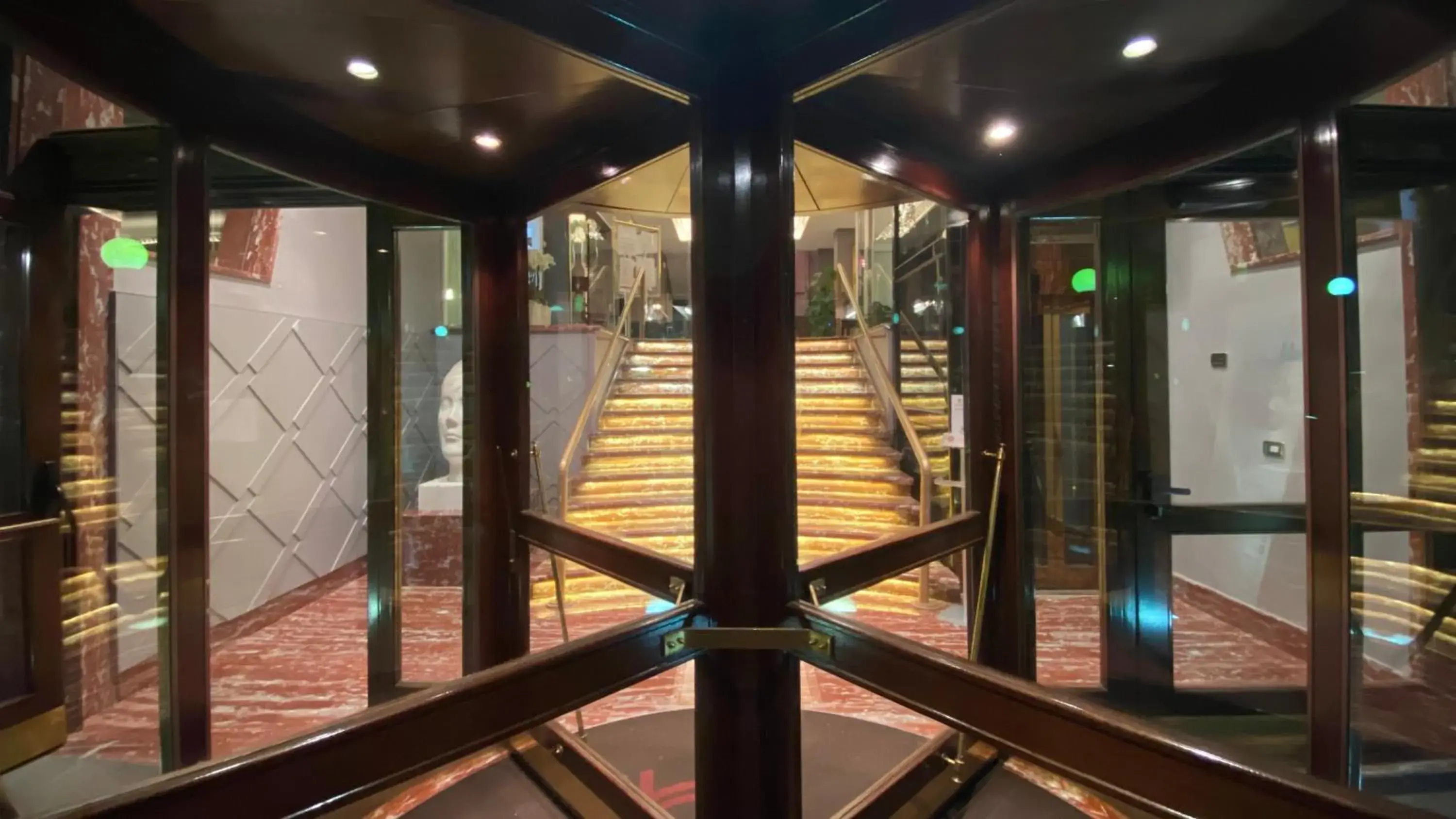 Facade/entrance in Hotel Continental Facade/entrance in Hotel Continental