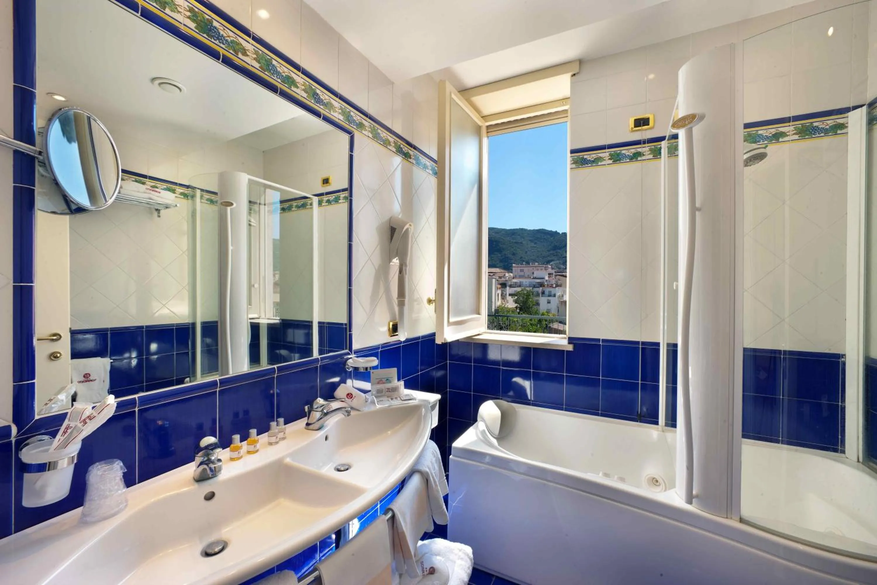 Bathroom in Hotel Continental