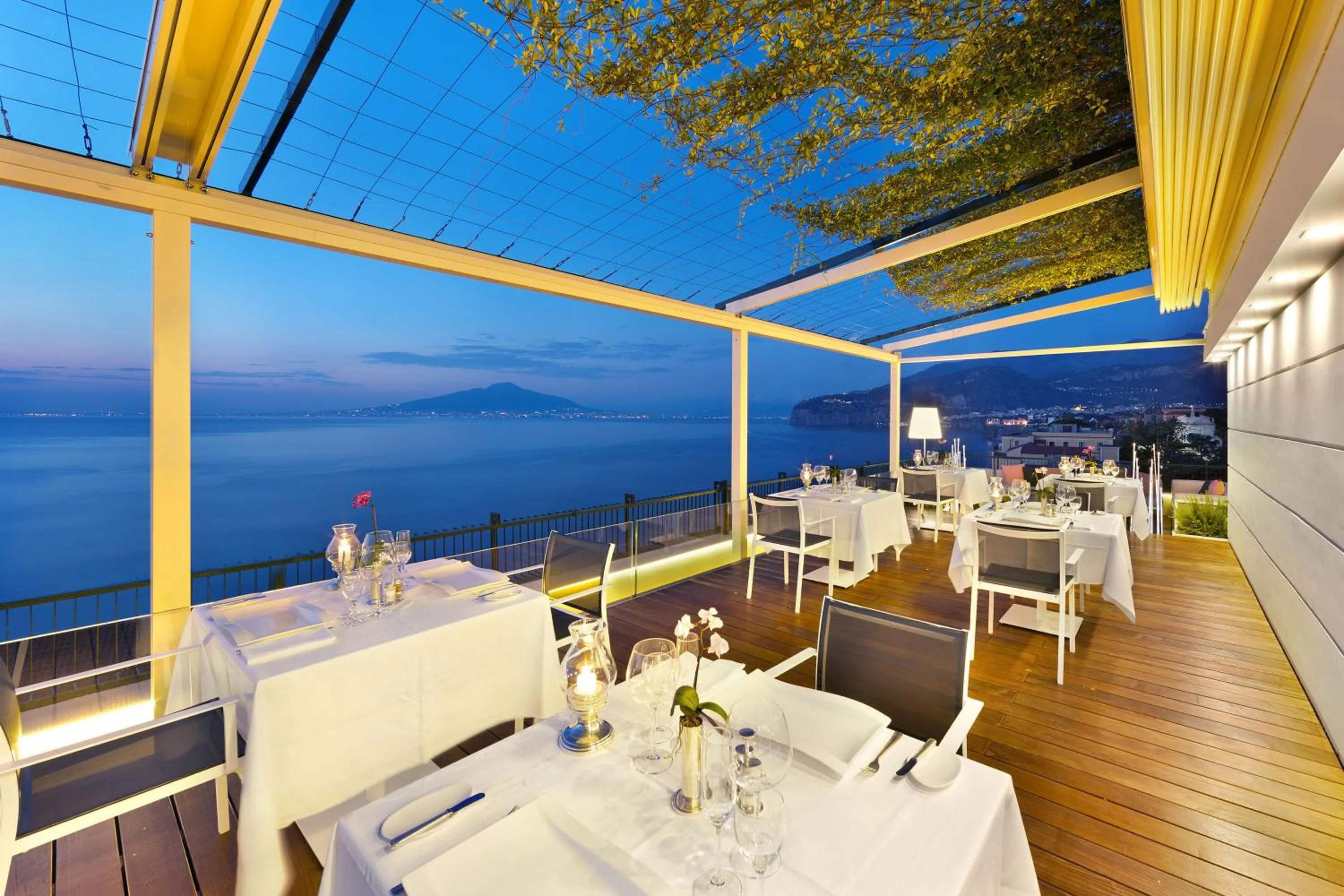 Restaurant/places to eat in Hotel Continental