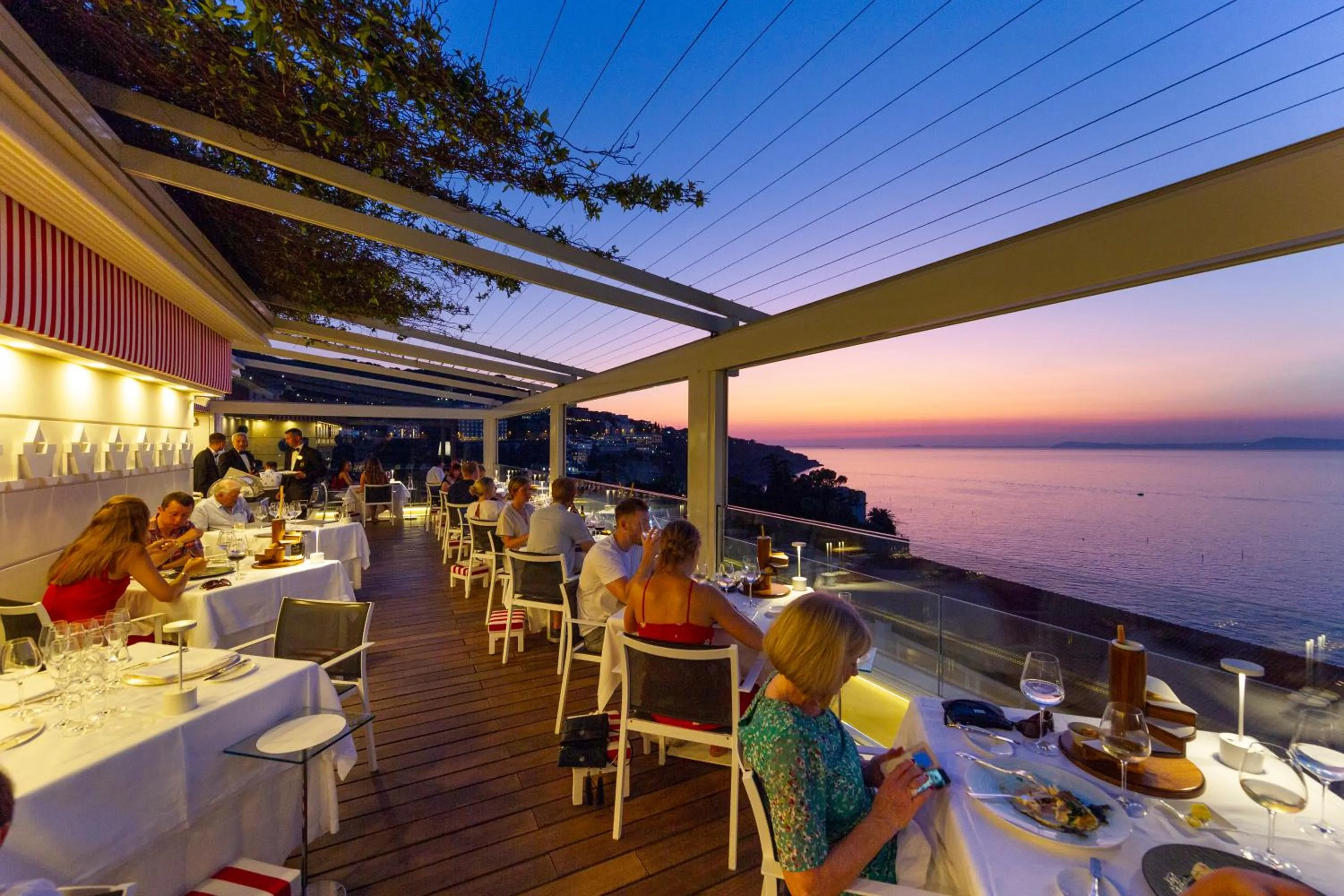 Restaurant/places to eat in Hotel Continental