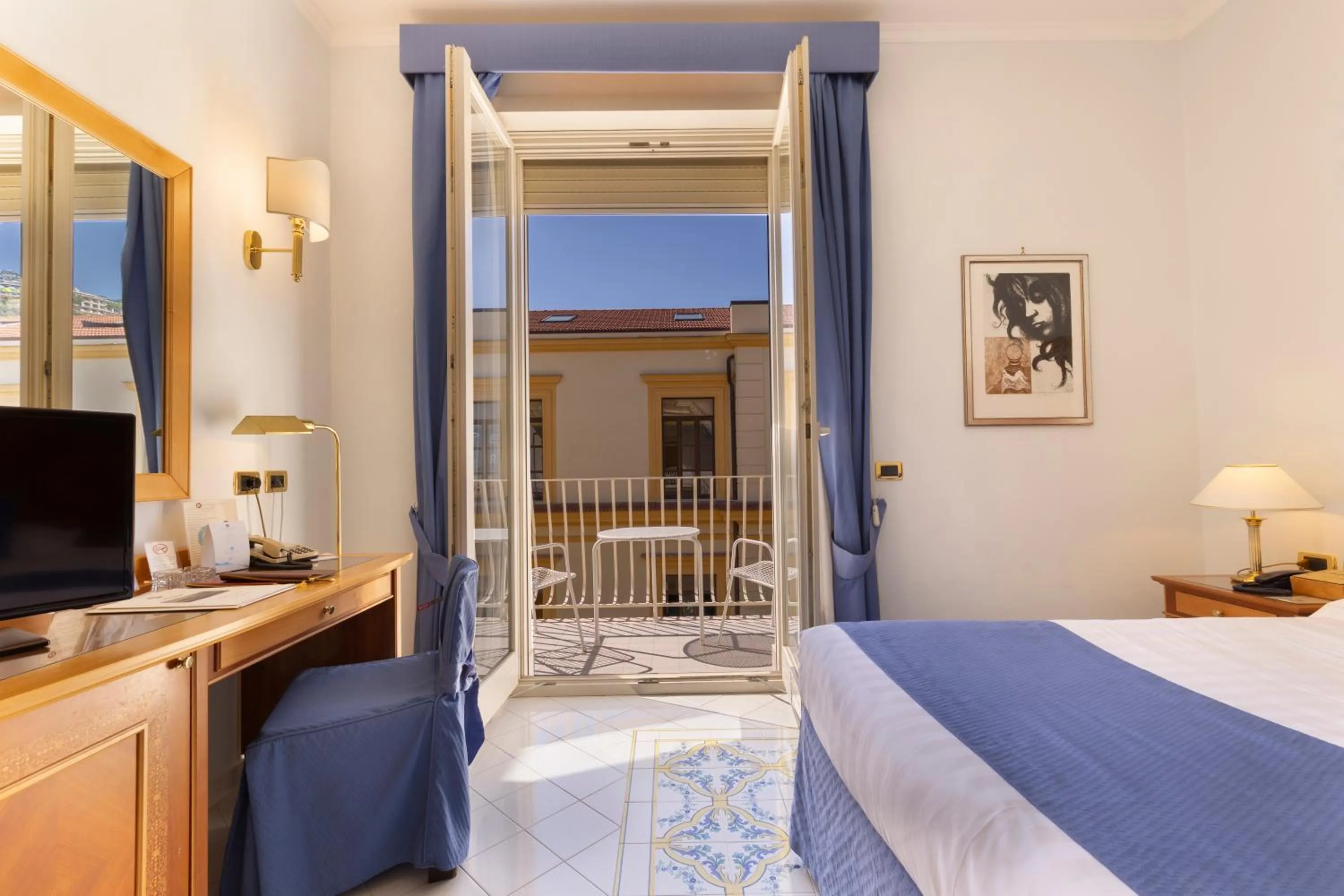 Bed in Hotel Continental