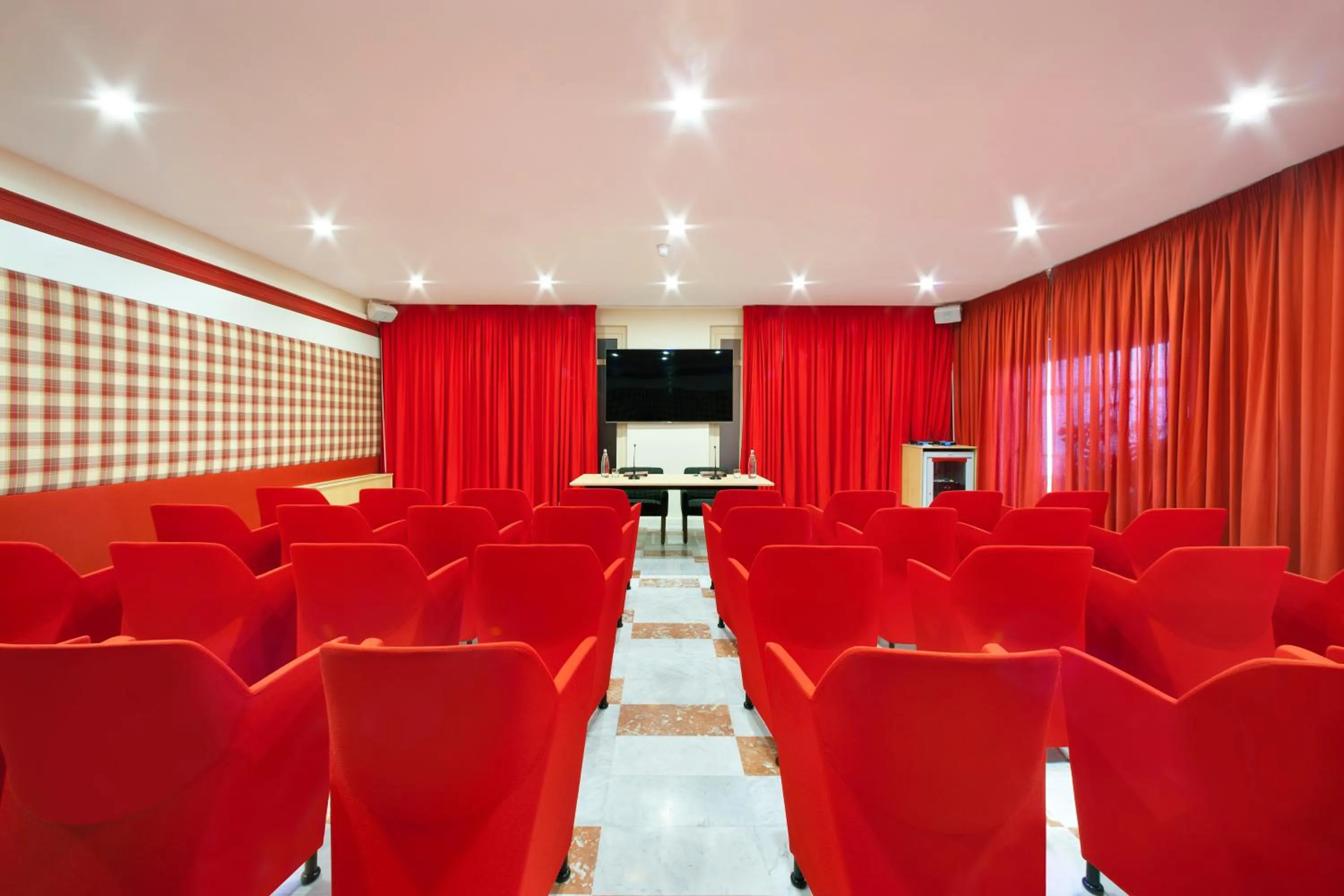 Business facilities in Hotel Continental