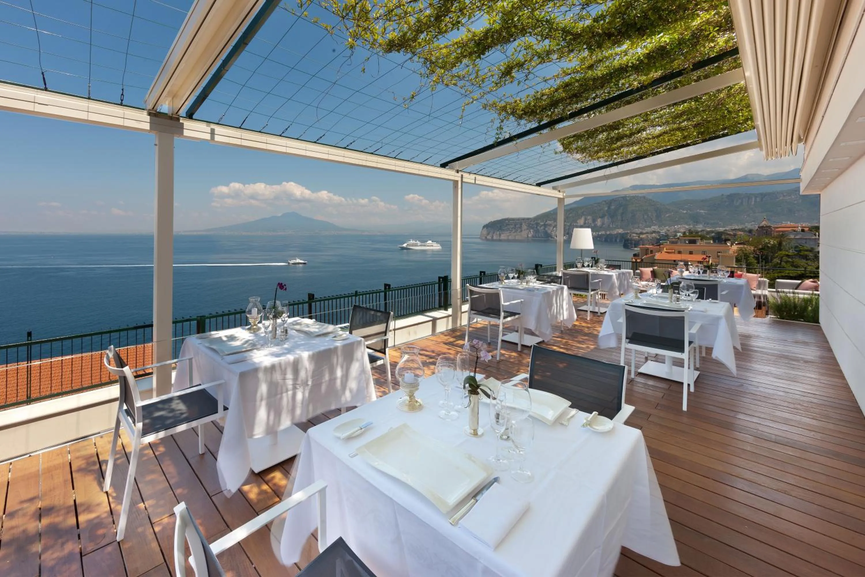 Restaurant/places to eat in Hotel Continental