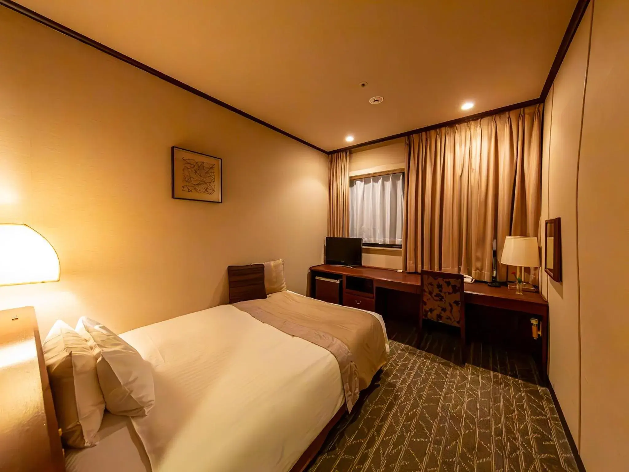 Photo of the whole room, Bed in Shibuya Creston Hotel Photo of the whole room, Bed in Shibuya Creston Hotel