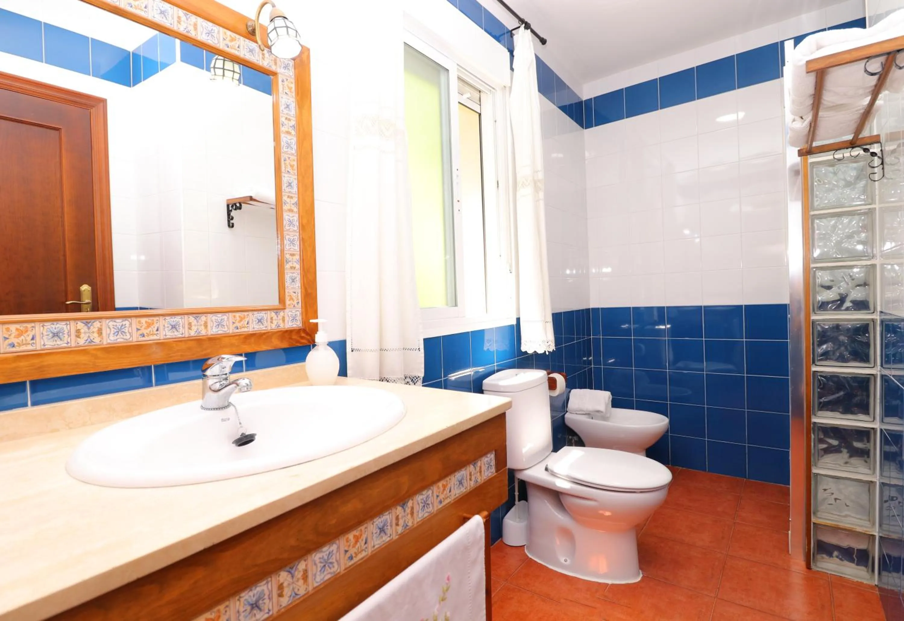 Toilet in Hotel Rural El Retiro de San Pedro by RetiroRural