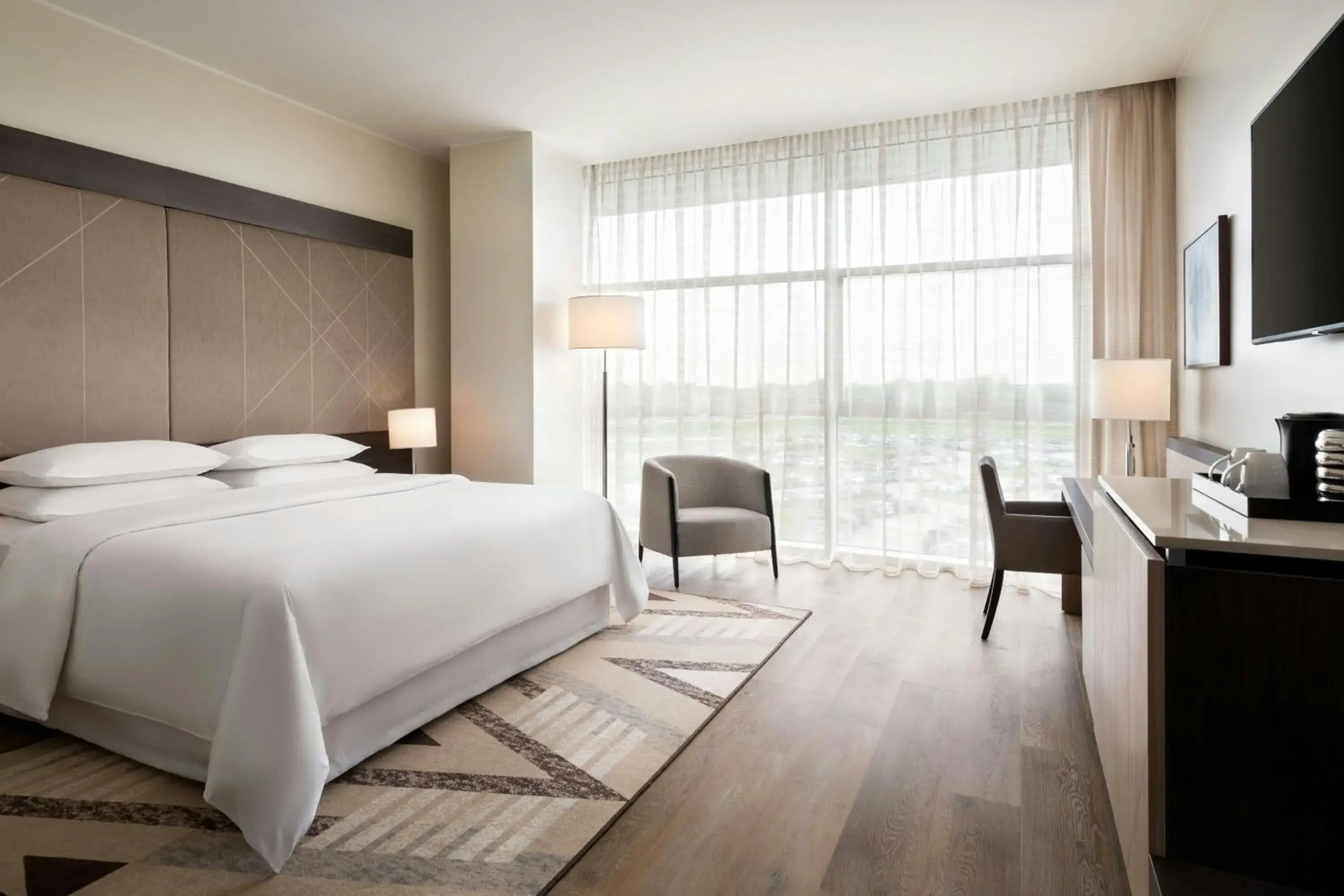 Executive Club, Club lounge access - King Room in Sheraton Milan Malpensa Airport Hotel & Conference Centre Executive Club, Club lounge access - King Room in Sheraton Milan Malpensa Airport Hotel & Conference Centre