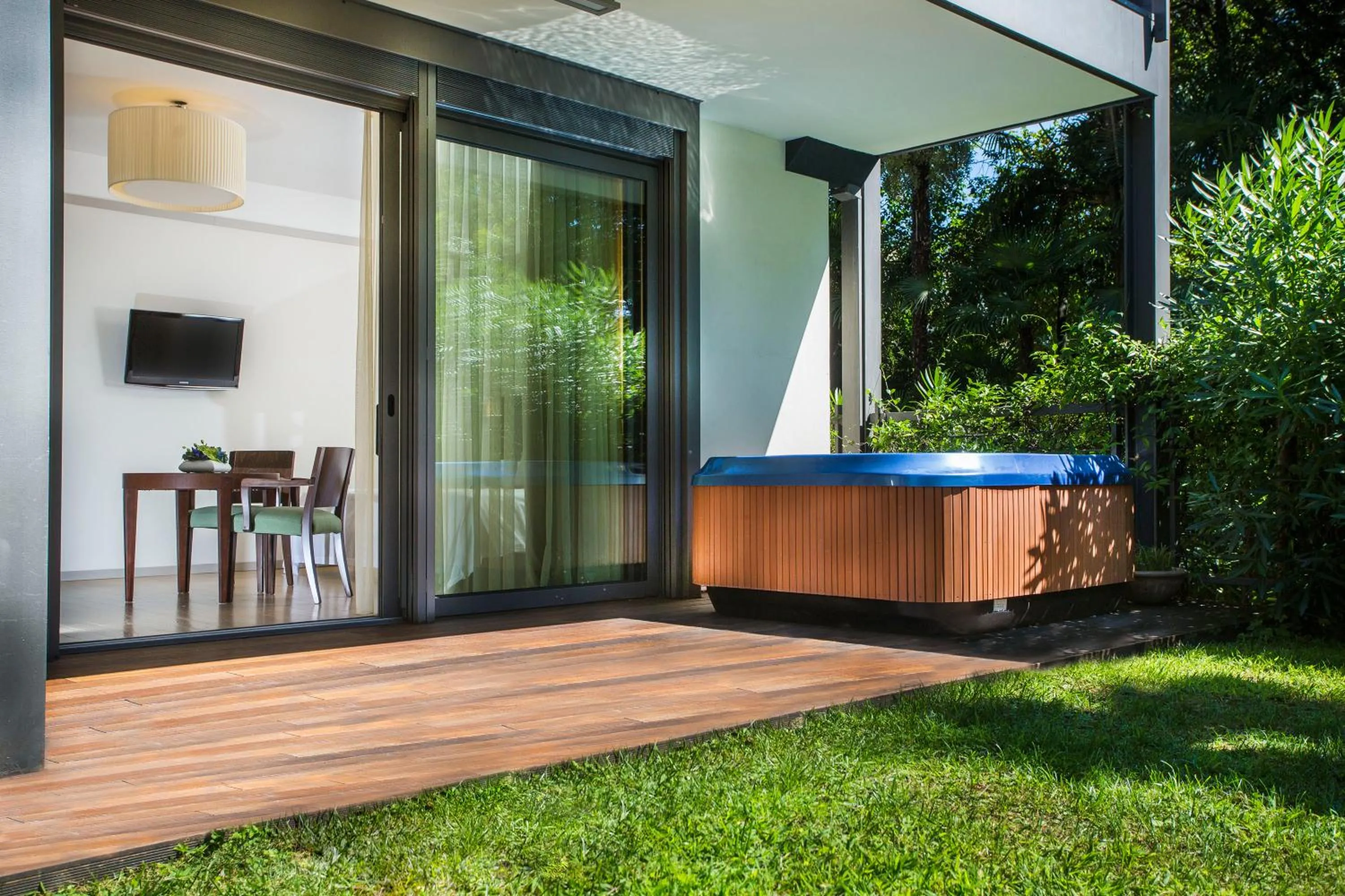 Patio in Du Lac Et Du Parc Grand Resort