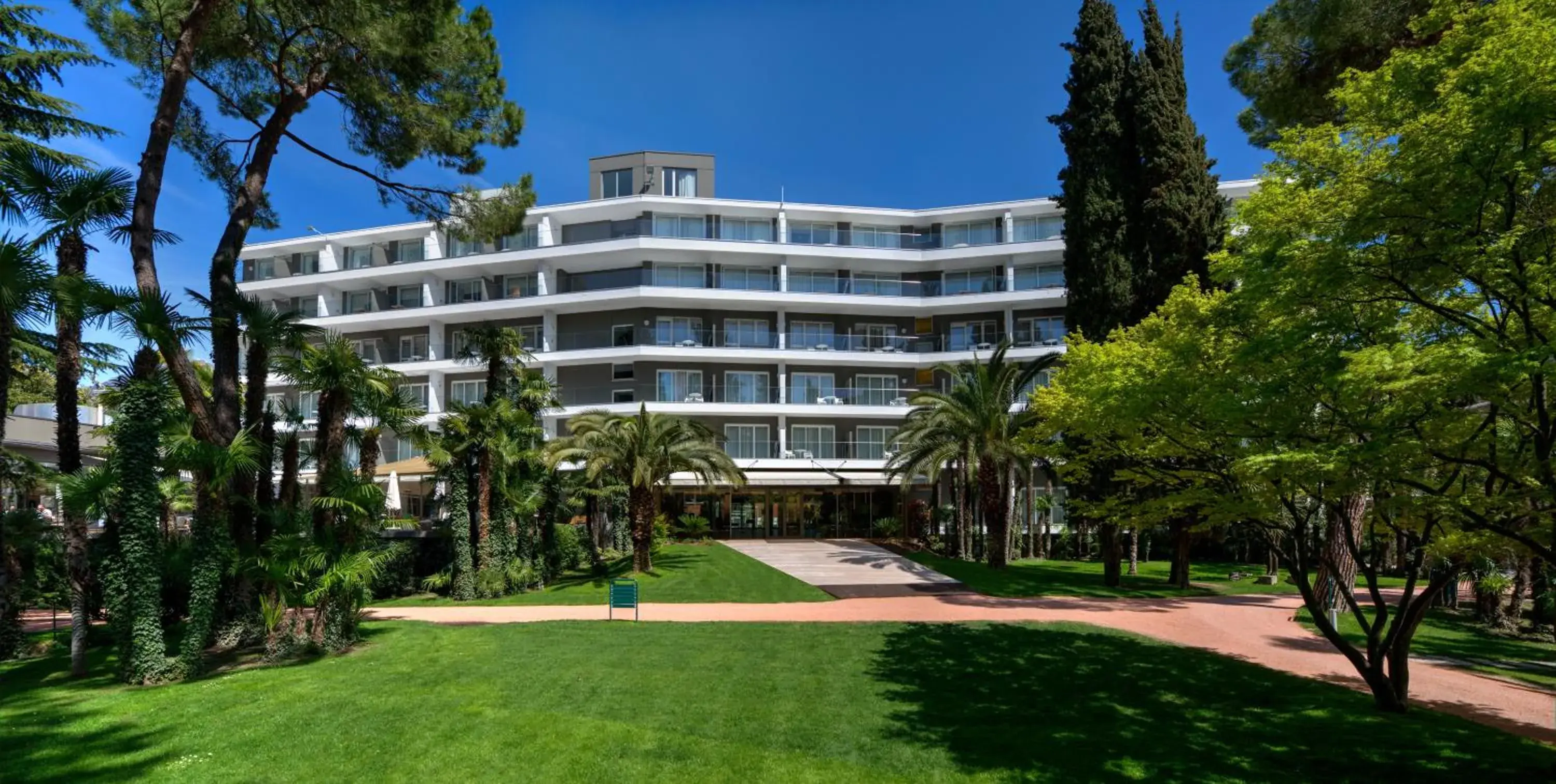 Property building in Du Lac Et Du Parc Grand Resort Property building in Du Lac Et Du Parc Grand Resort