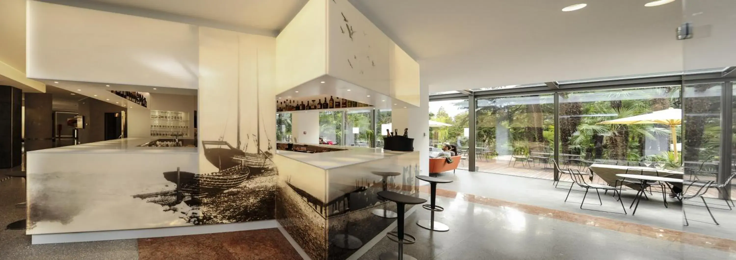 Lounge or bar in Du Lac Et Du Parc Grand Resort Lounge or bar in Du Lac Et Du Parc Grand Resort