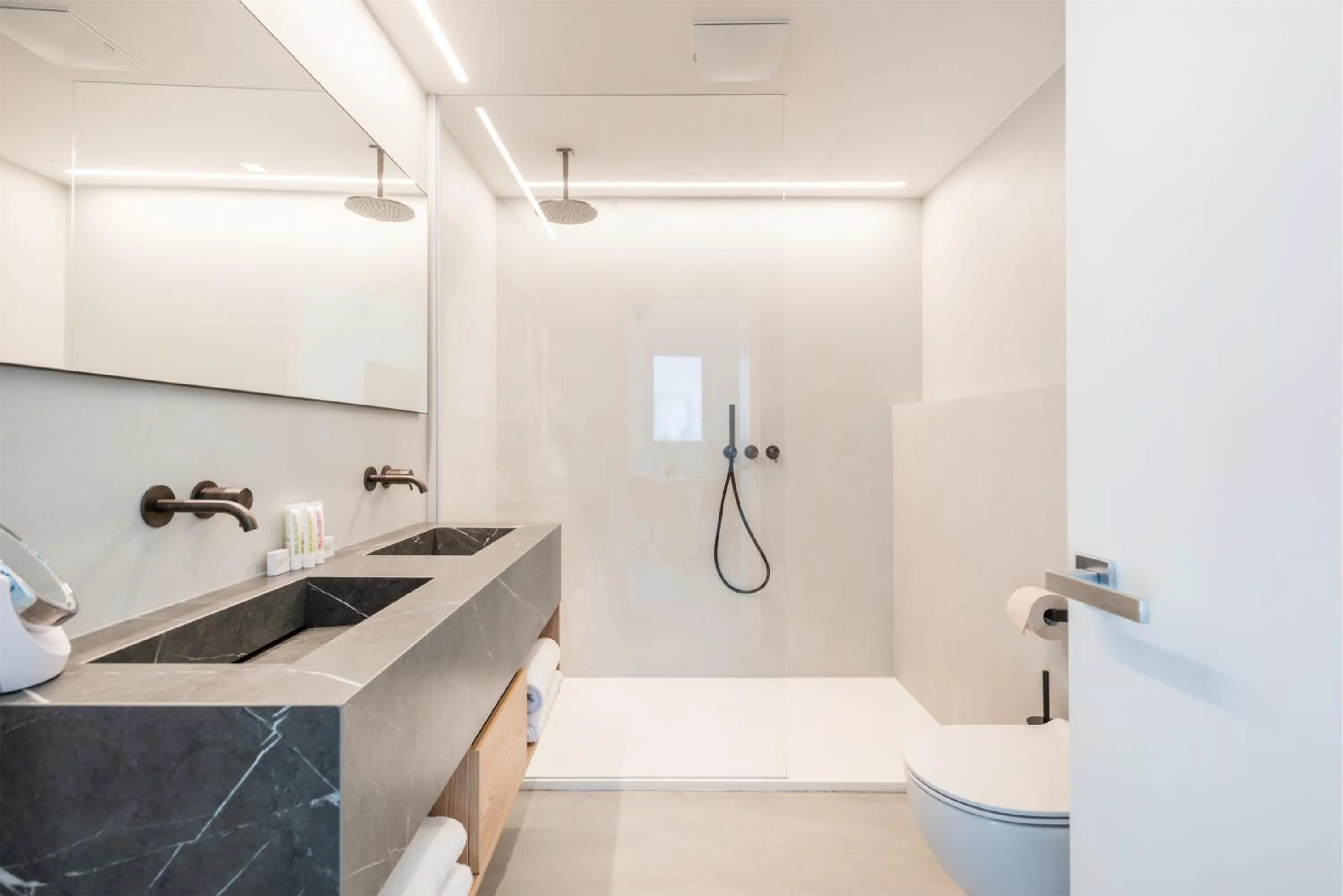 Bathroom in Du Lac Et Du Parc Grand Resort