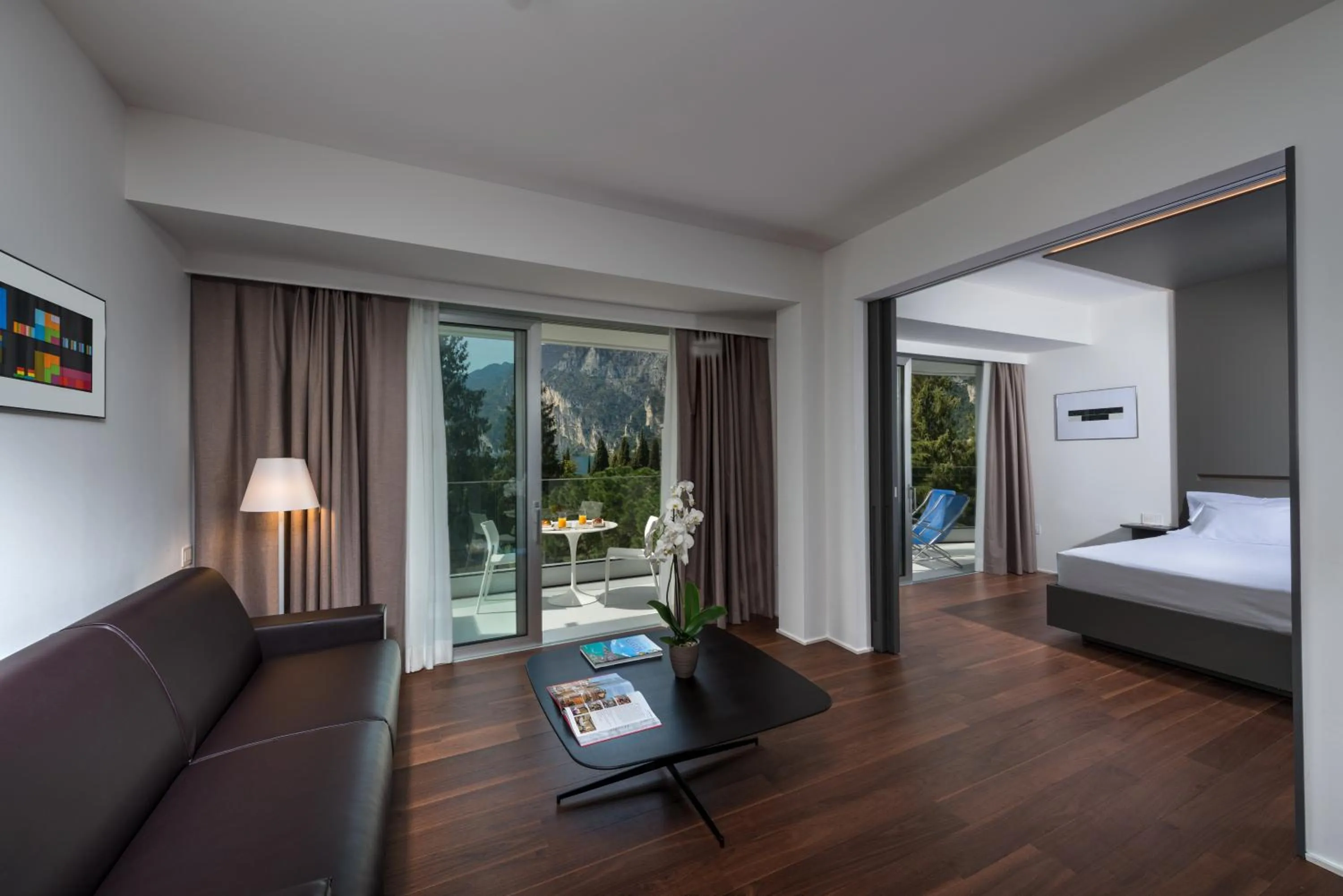 Living room, Bed in Du Lac Et Du Parc Grand Resort