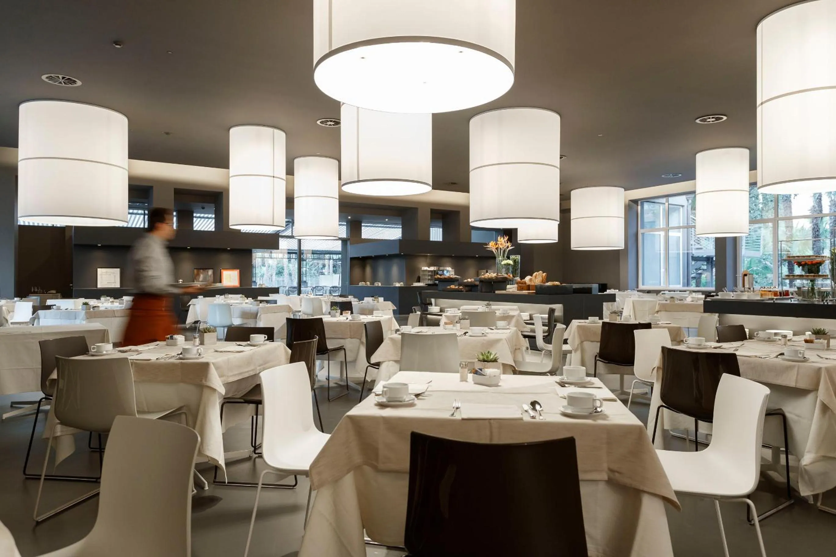 Restaurant/places to eat in Du Lac Et Du Parc Grand Resort