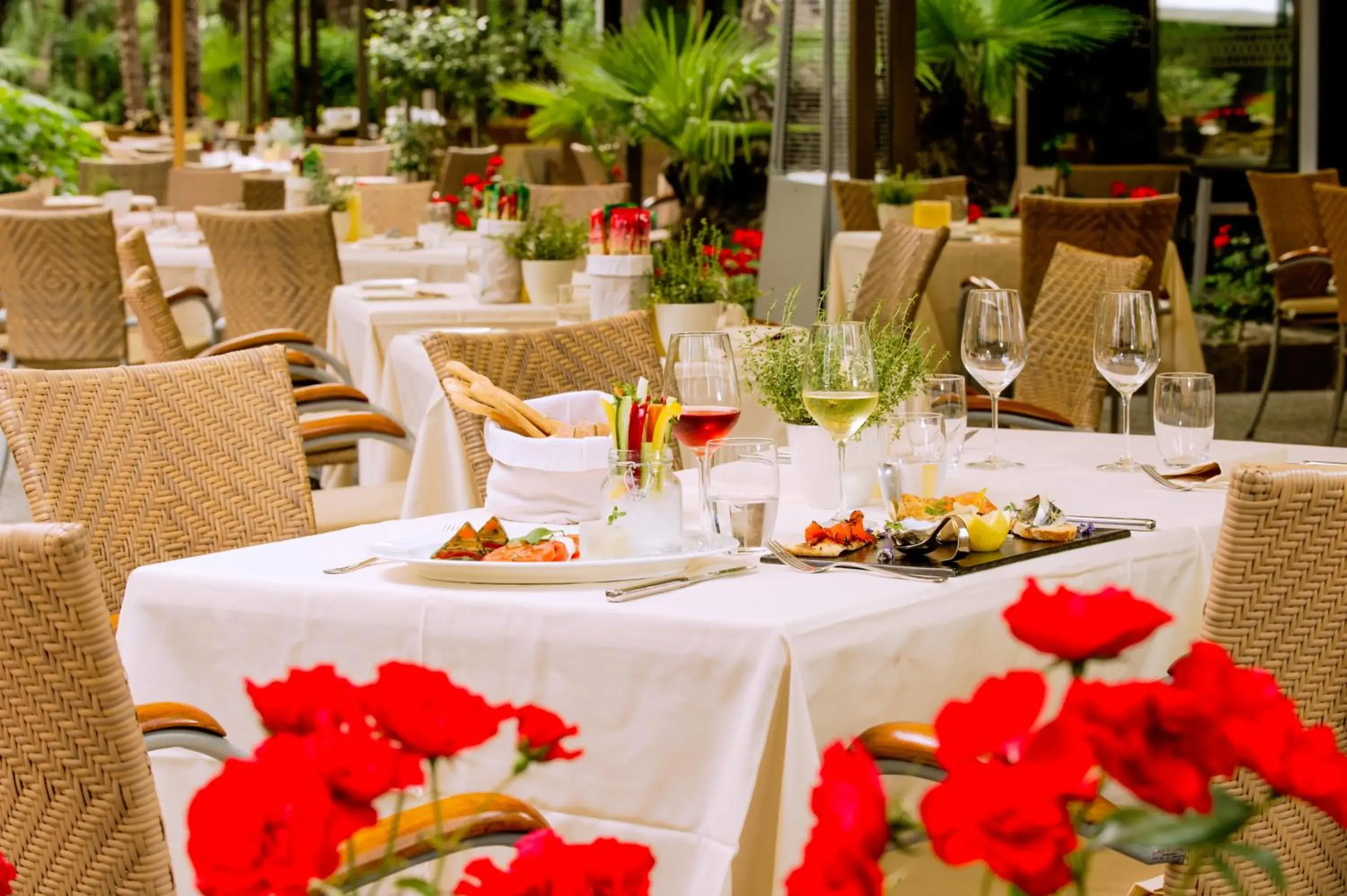 Restaurant/places to eat in Du Lac Et Du Parc Grand Resort Restaurant/places to eat in Du Lac Et Du Parc Grand Resort