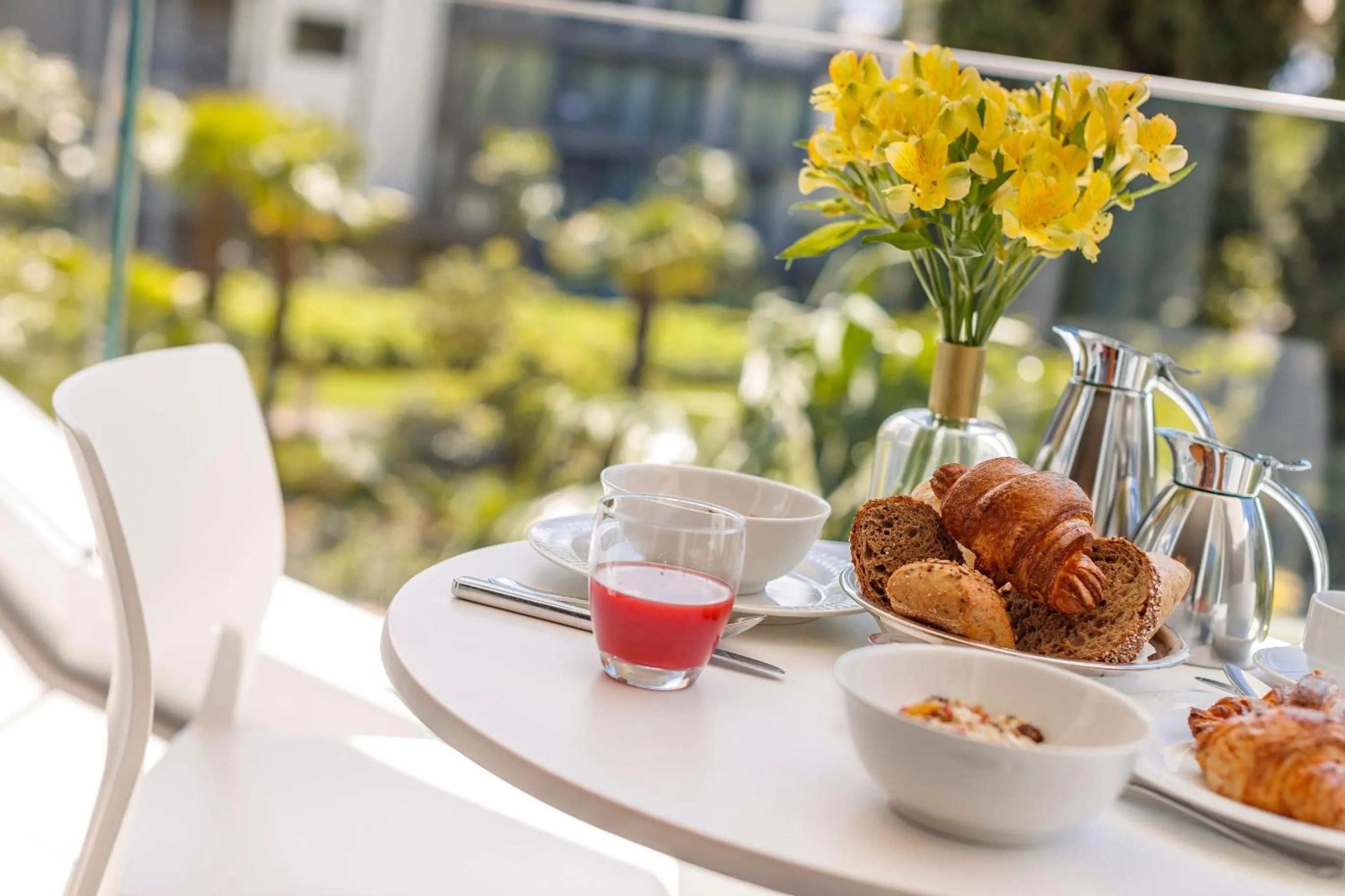 Restaurant/places to eat in Du Lac Et Du Parc Grand Resort