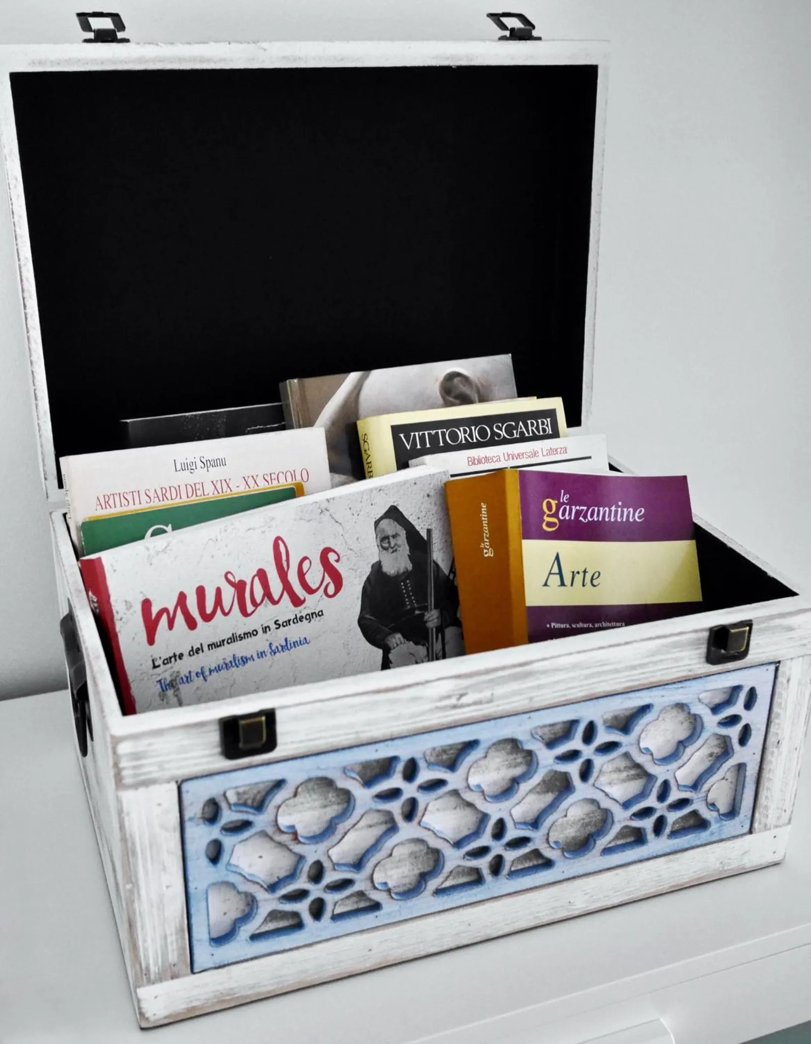 Decorative detail in I Love Art