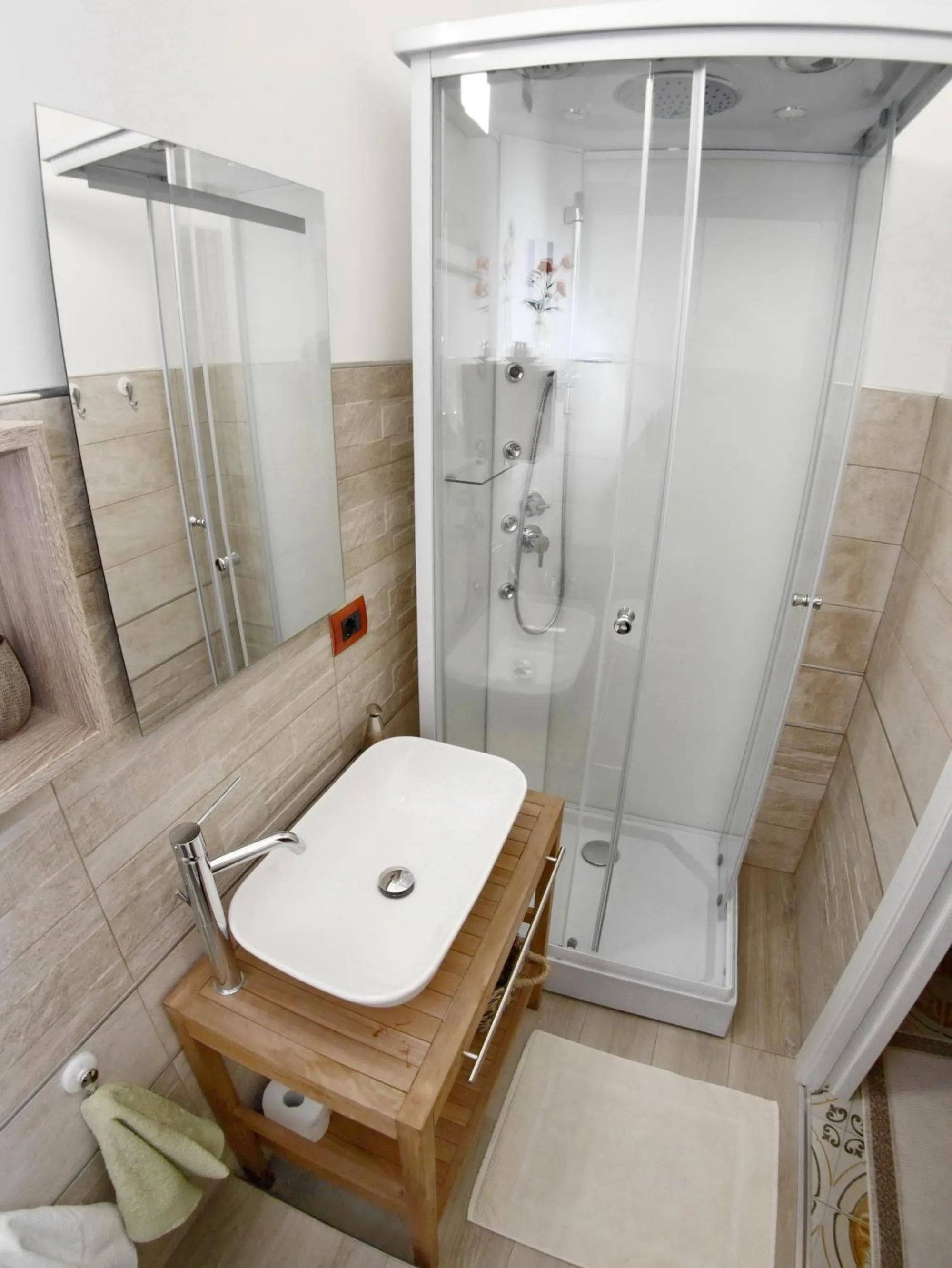 Bathroom in I Love Art