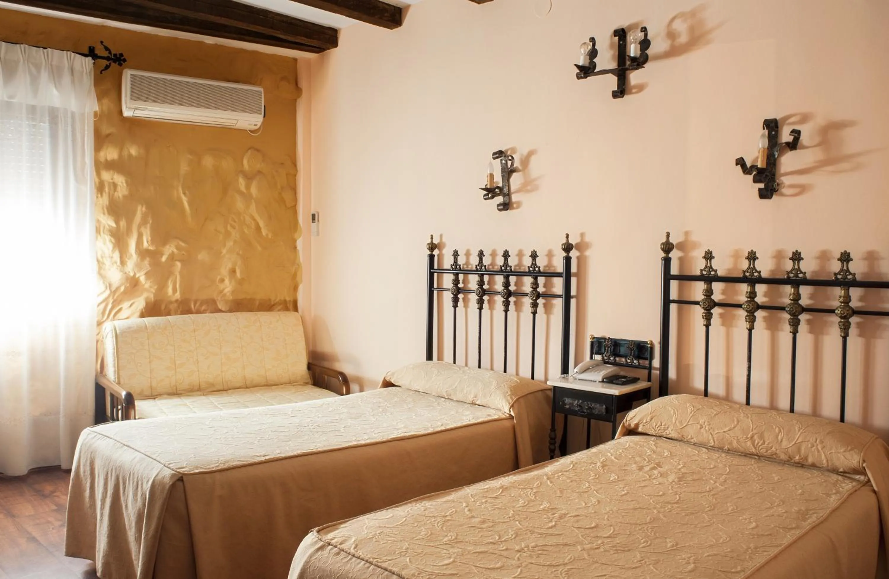 Photo of the whole room, Bed in Hotel Rural Los Angeles en Las Hurdes