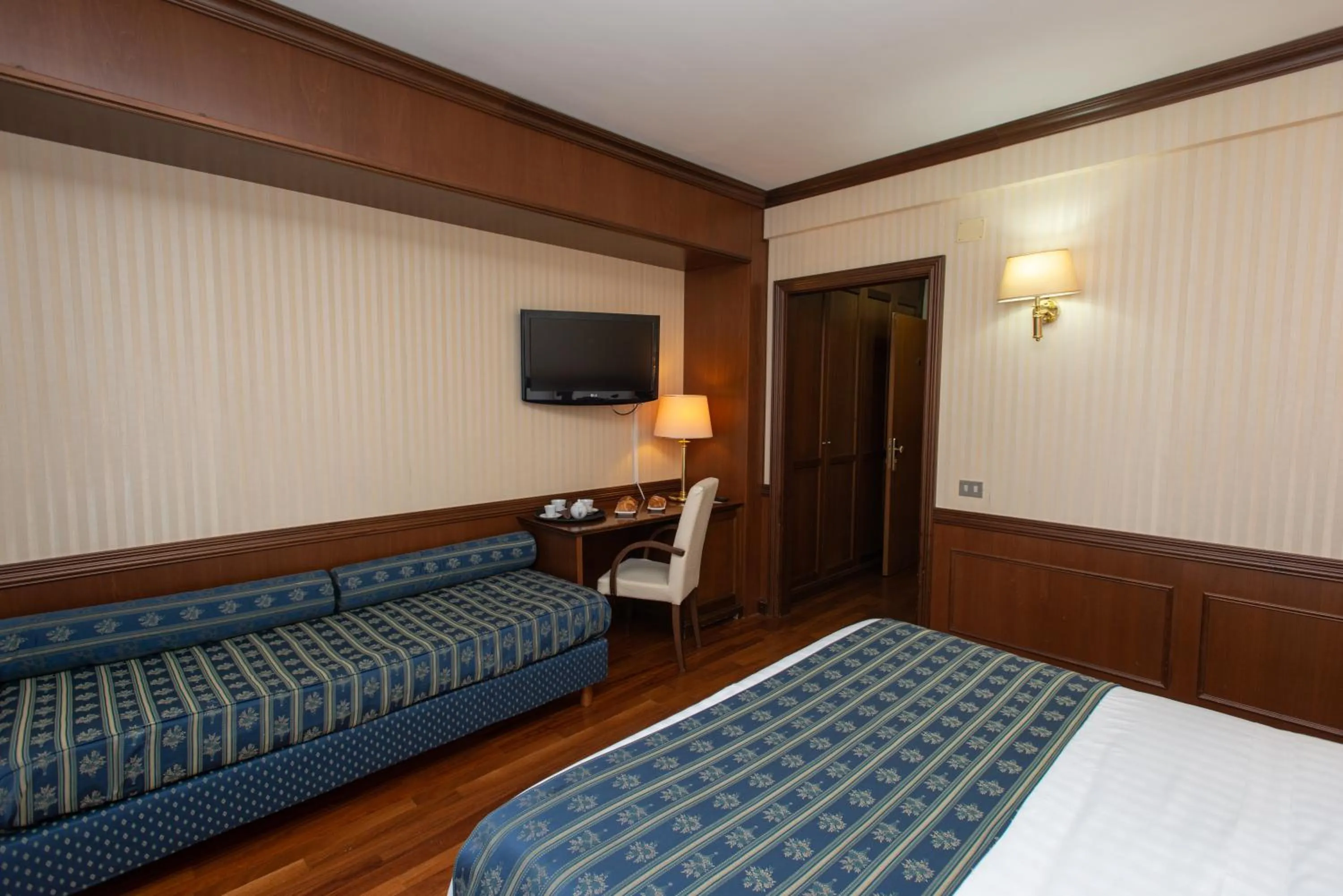 Bedroom, Bed in Hotel Corona & Spa