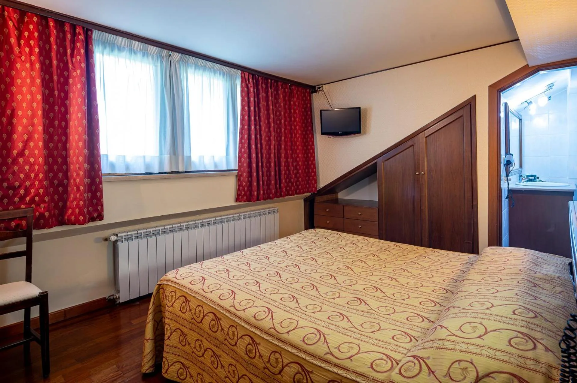 Photo of the whole room, Bed in Hotel Corona & Spa