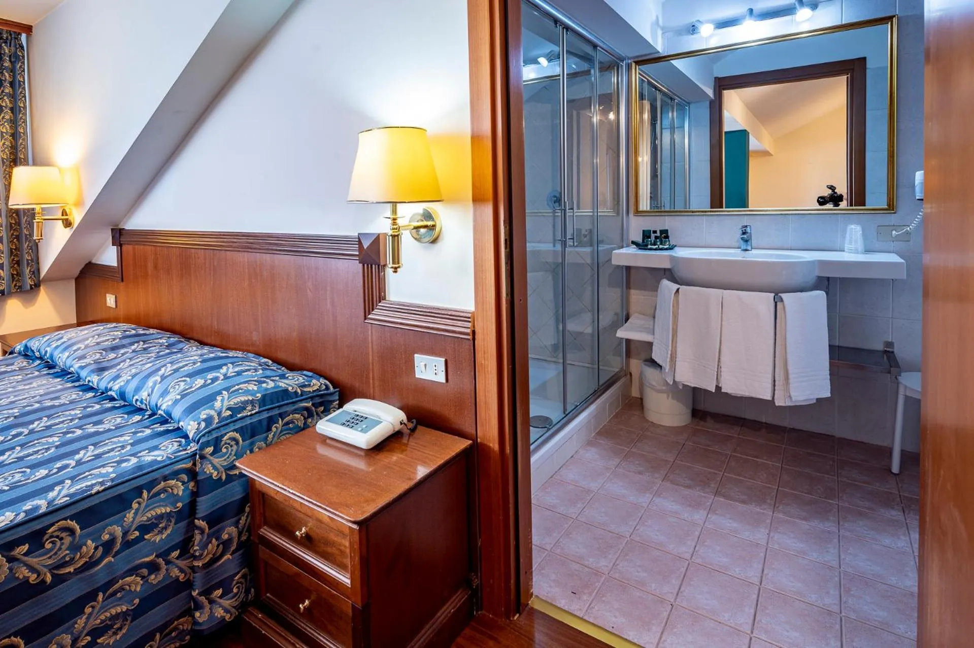 Bathroom, Bed in Hotel Corona & Spa