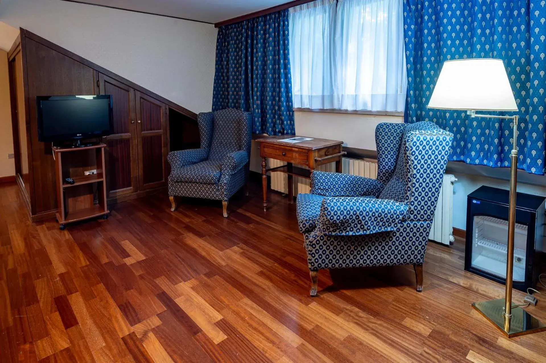 Deluxe Quadruple Room in Hotel Corona & Spa Deluxe Quadruple Room in Hotel Corona & Spa