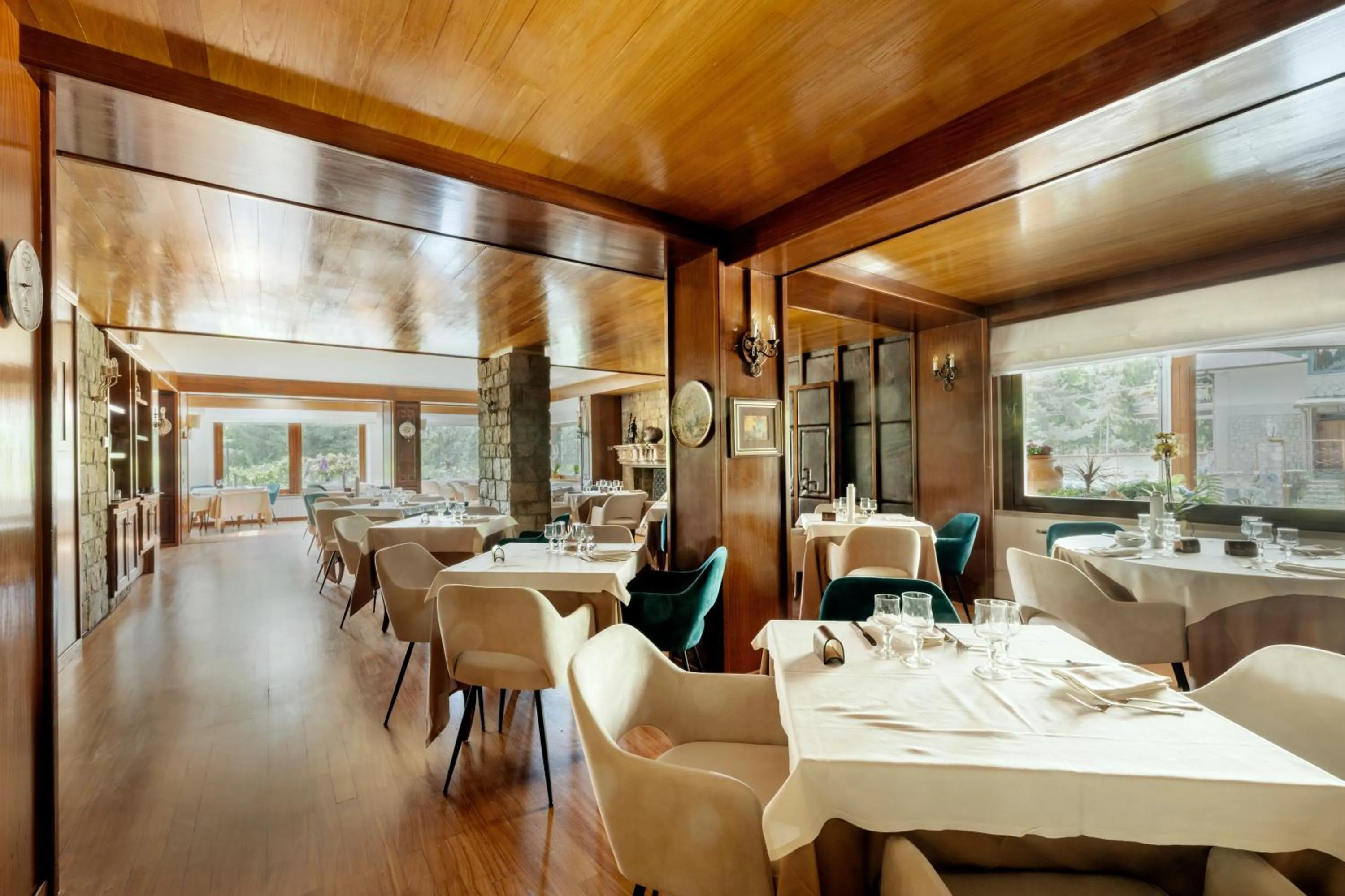 Restaurant/places to eat in Hotel Corona & Spa