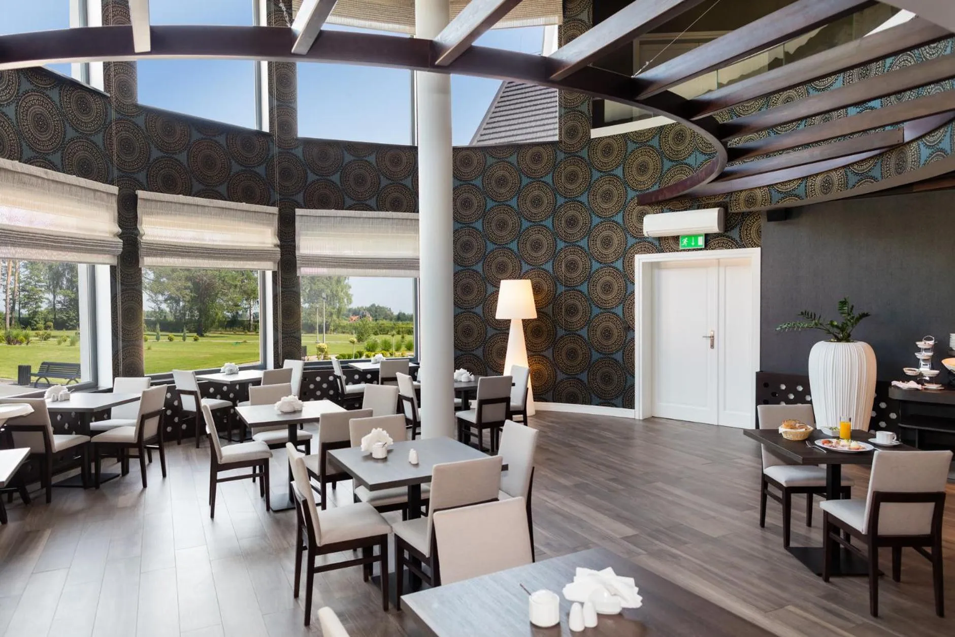 Restaurant/places to eat in Rezydencja Sosnowa Luxury Hotel