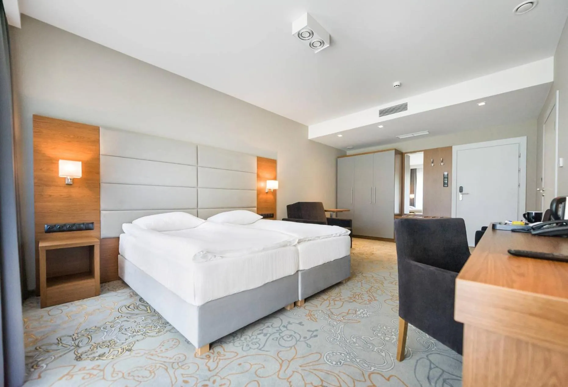 Bed in Rezydencja Sosnowa Luxury Hotel