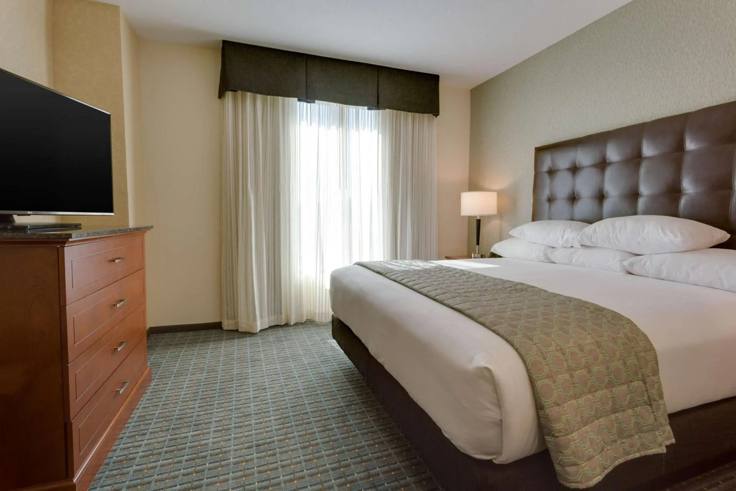 Bedroom, Bed in Drury Inn & Suites Gainesville Bedroom, Bed in Drury Inn & Suites Gainesville