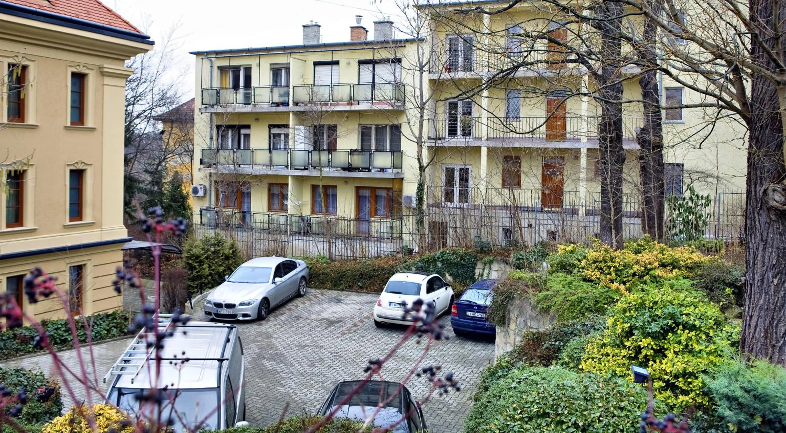 Property building in Gold Apartments