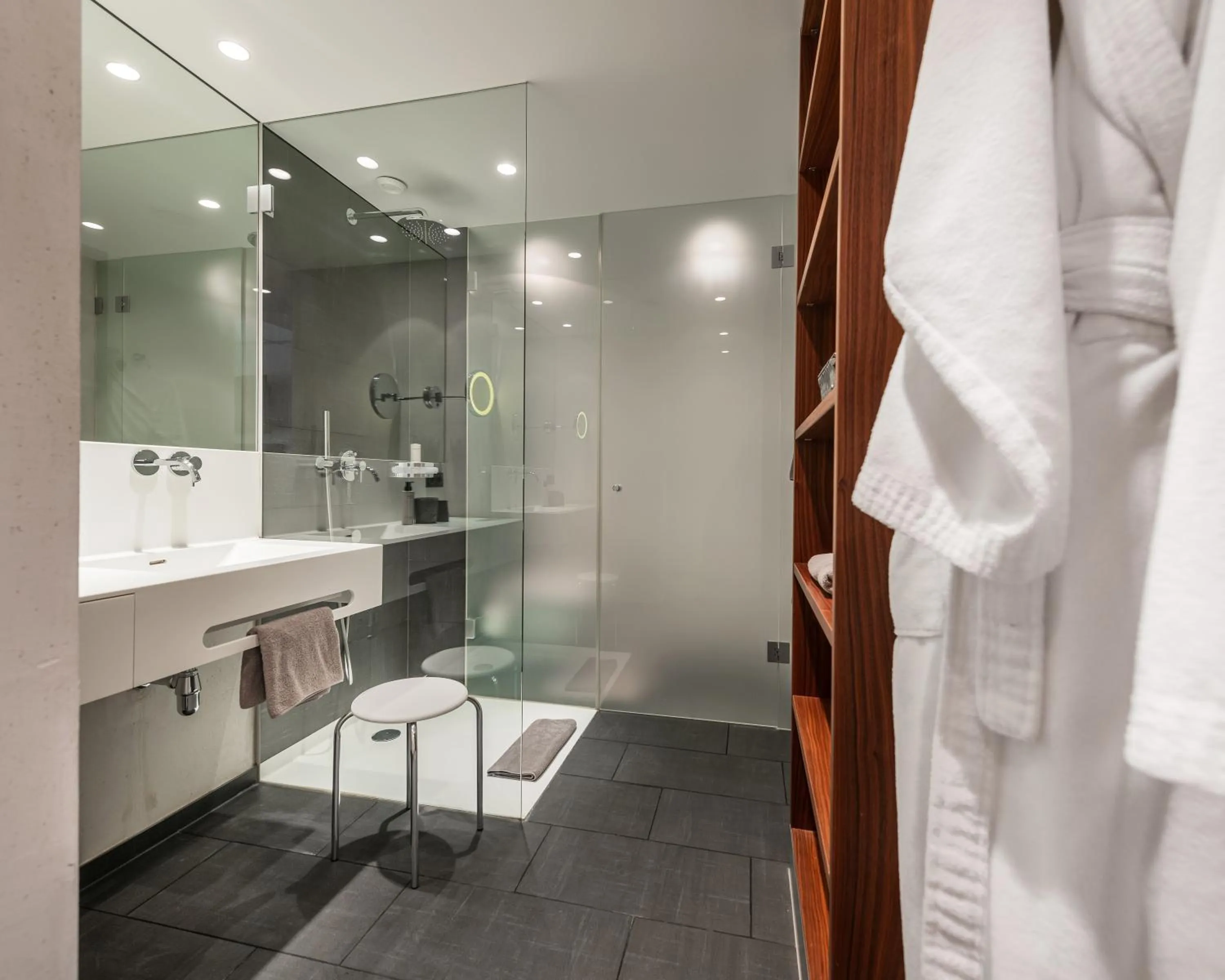 Shower in AlpenParks Hotel & Apartment Taxacher