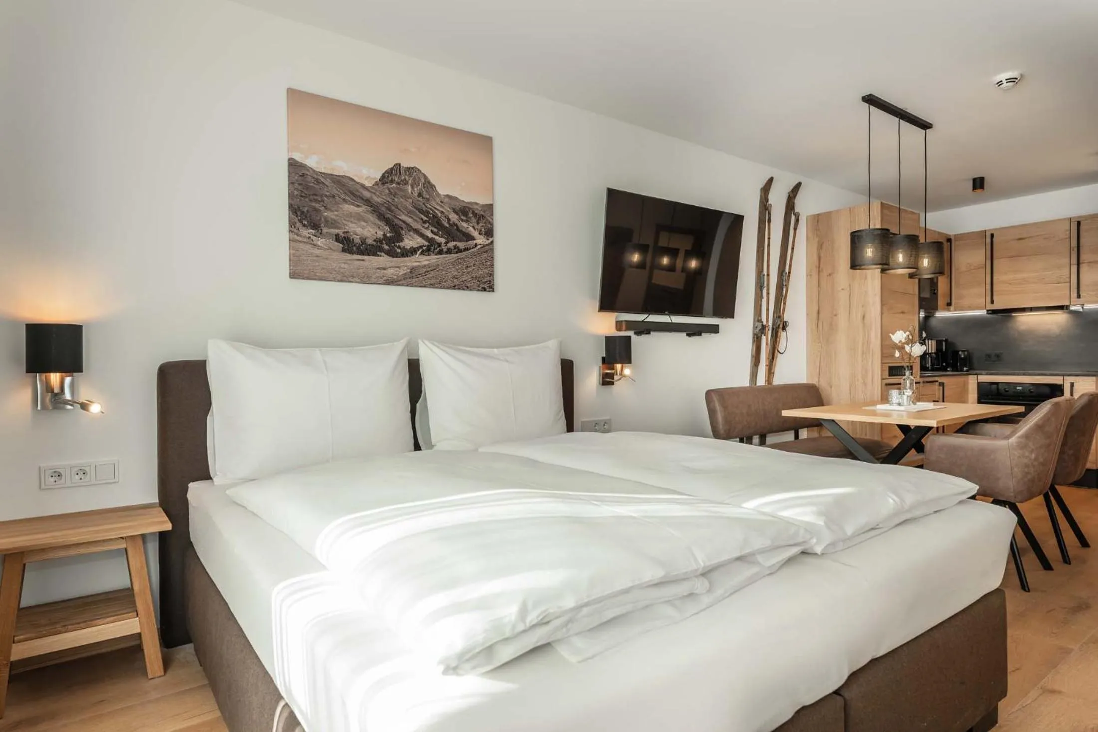 Bedroom, Bed in AlpenParks Hotel & Apartment Taxacher