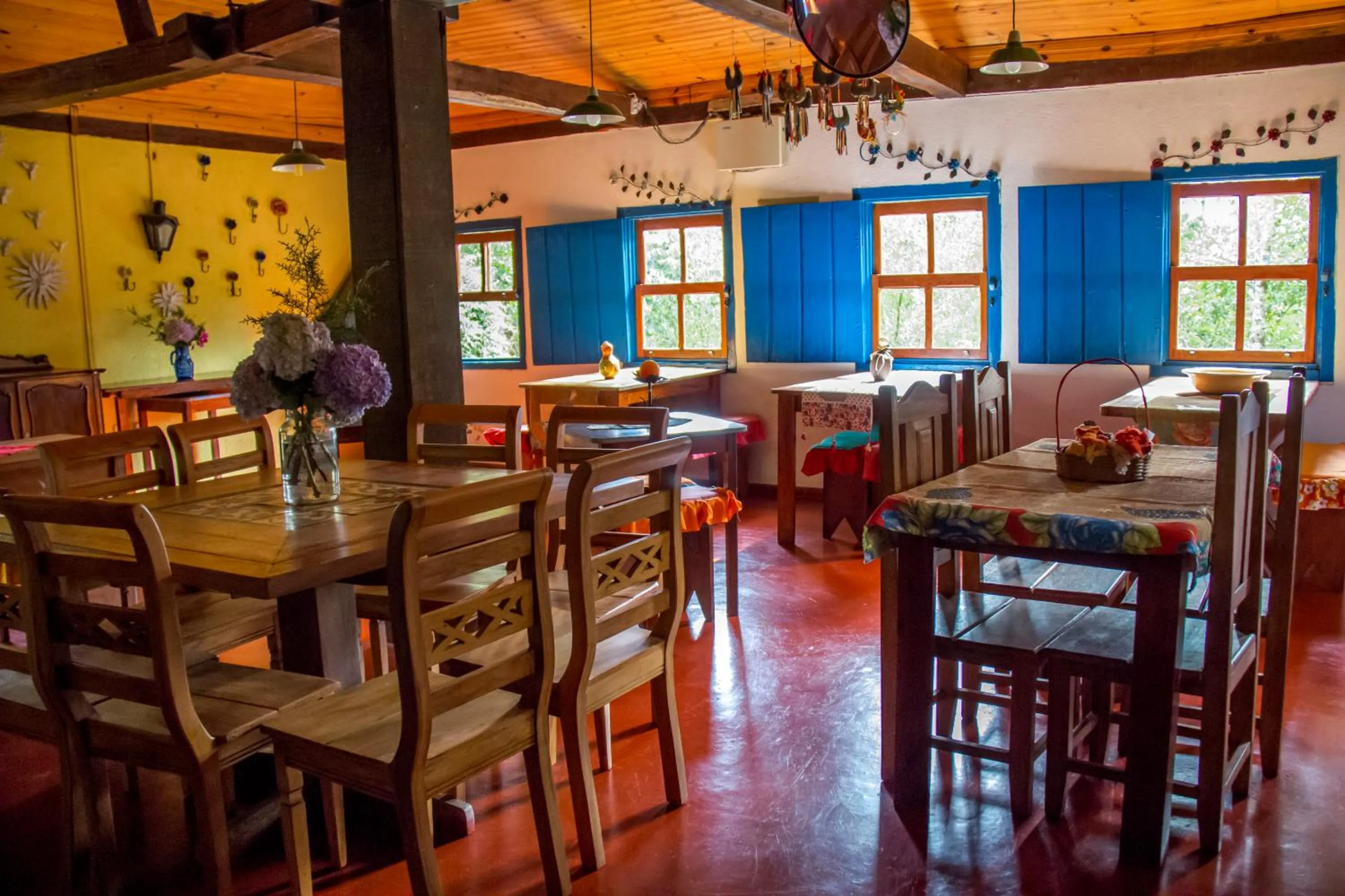 Restaurant/places to eat in Pousada Trem das Cores