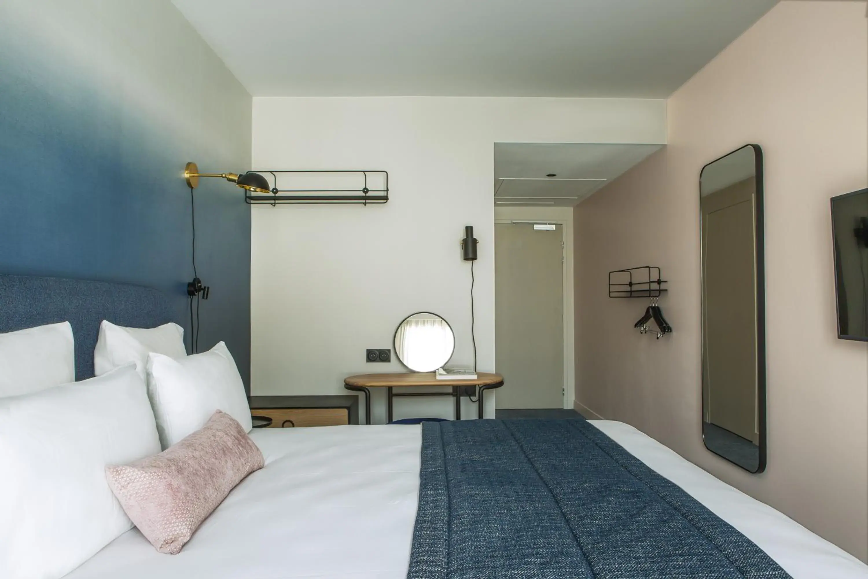 Photo of the whole room, Bed in L'Imprimerie Hôtel Photo of the whole room, Bed in L'Imprimerie Hôtel