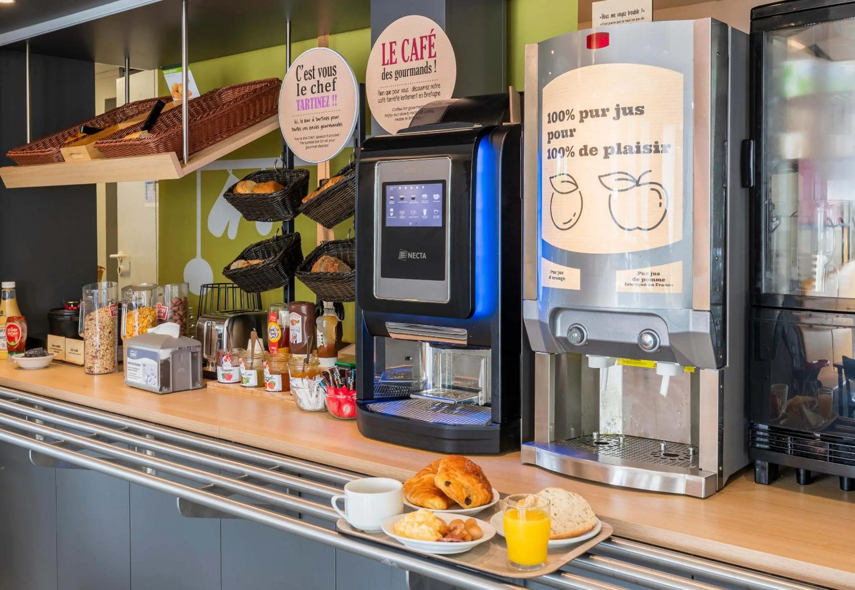 Buffet breakfast in B&B HOTEL Troyes Barberey