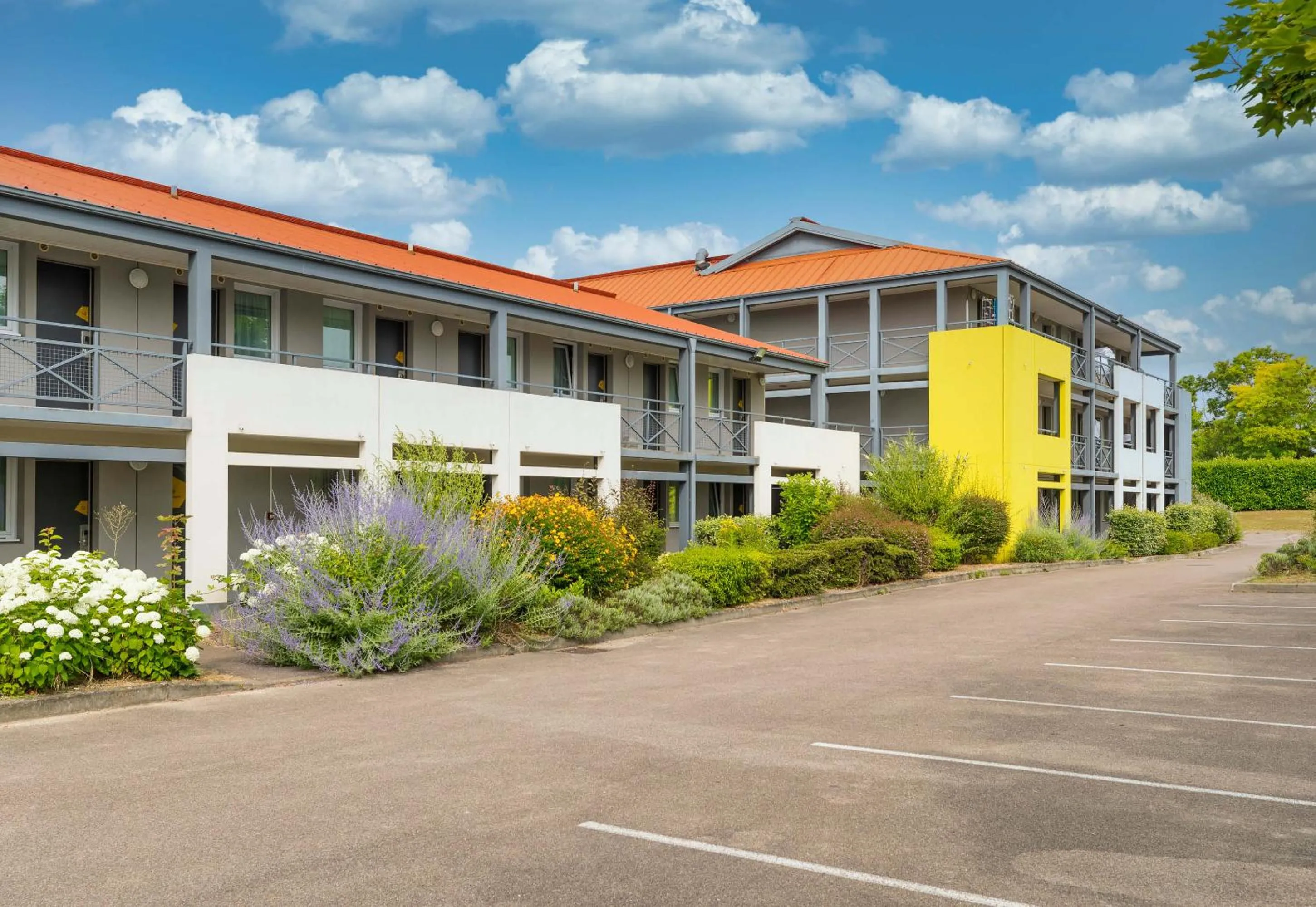 Property building in B&B HOTEL Troyes Barberey