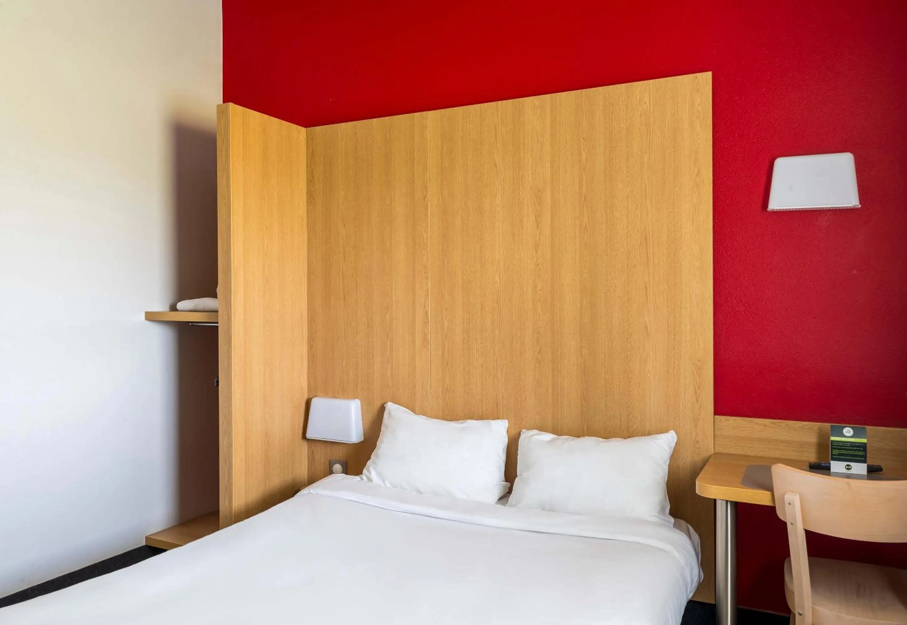 Bedroom, Bed in B&B HOTEL Troyes Barberey