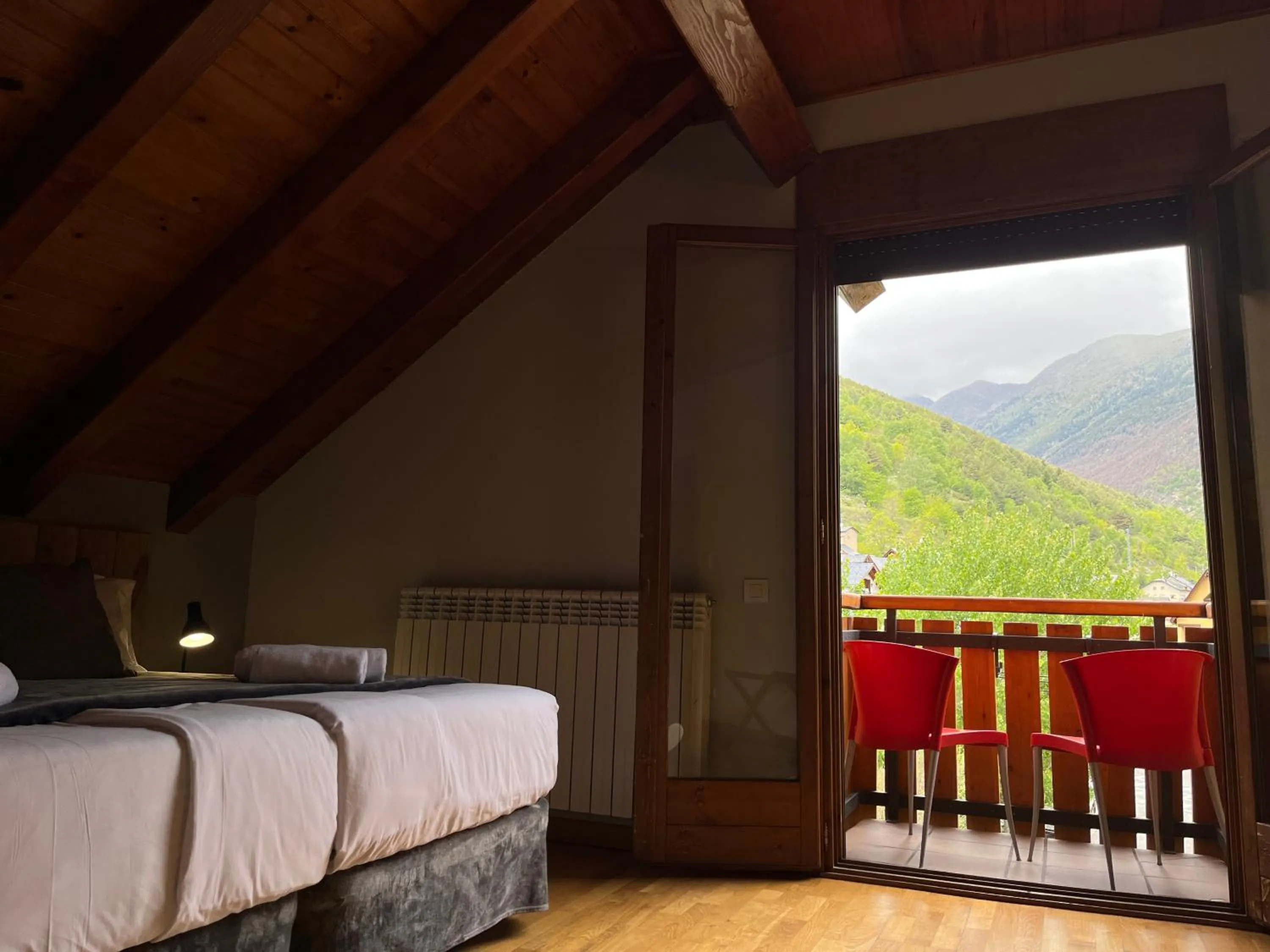 Mountain view, Bed in Hotel Els Encantats