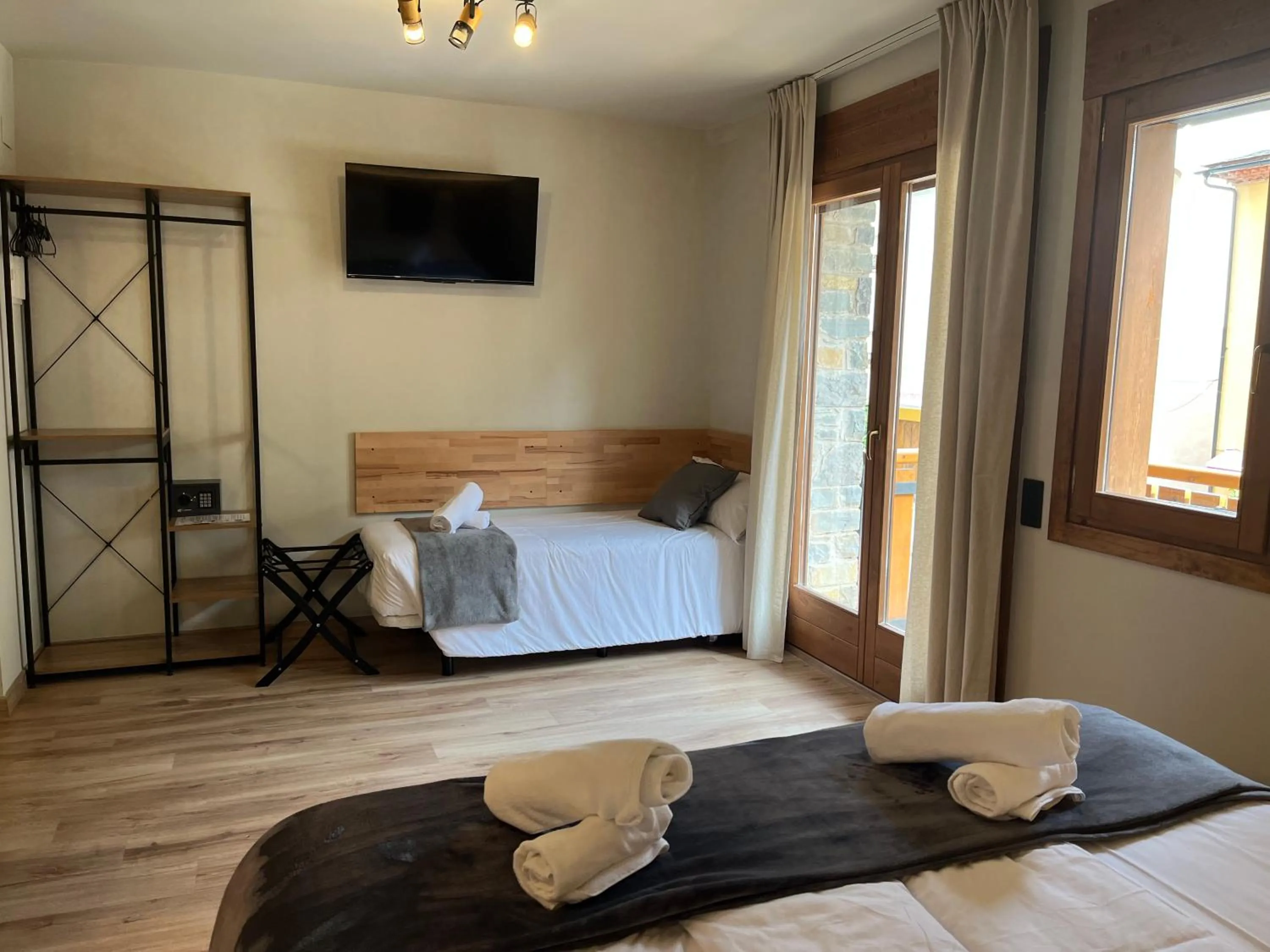 Photo of the whole room, Bed in Hotel Els Encantats