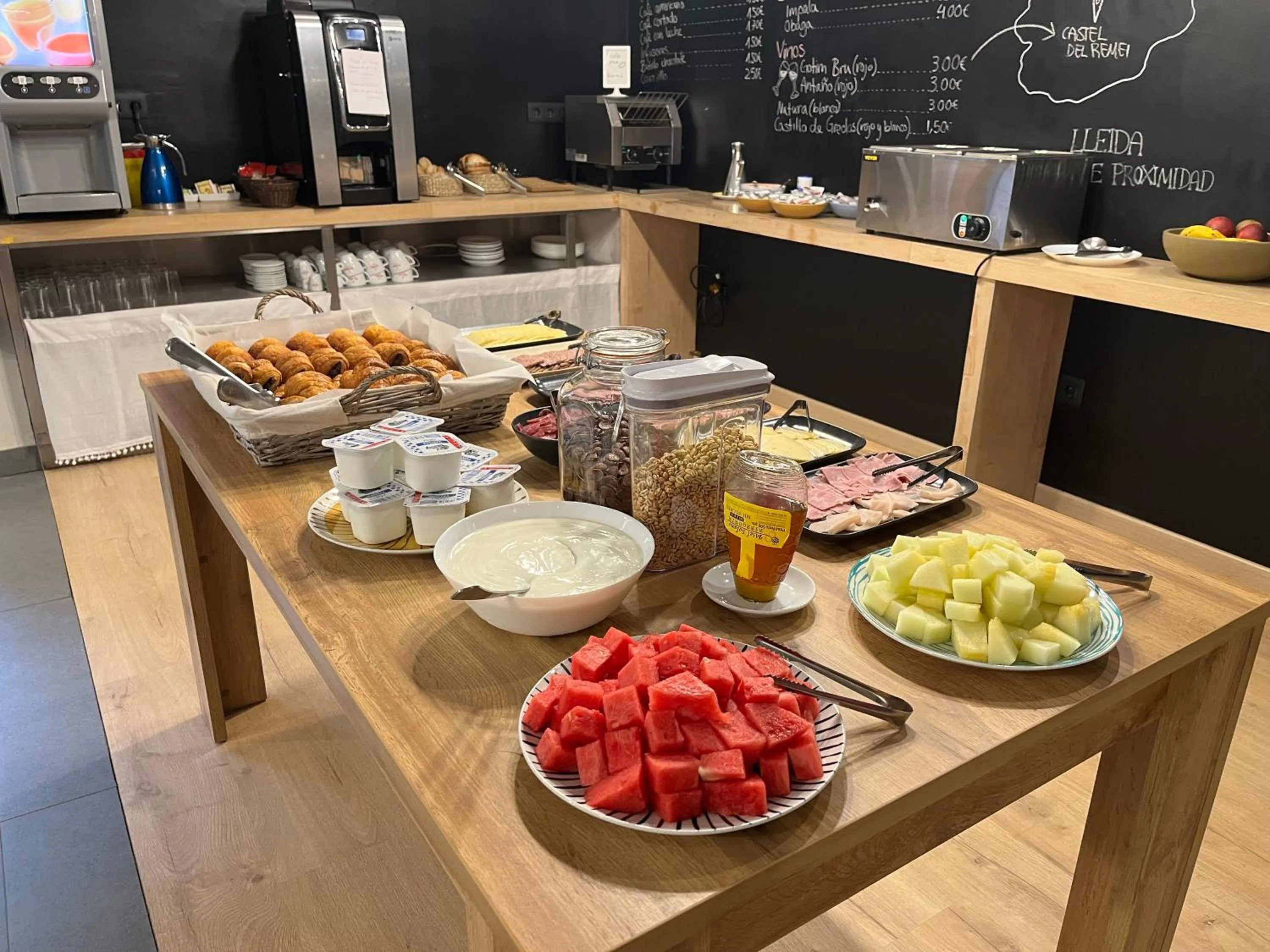 Breakfast in Hotel Els Encantats