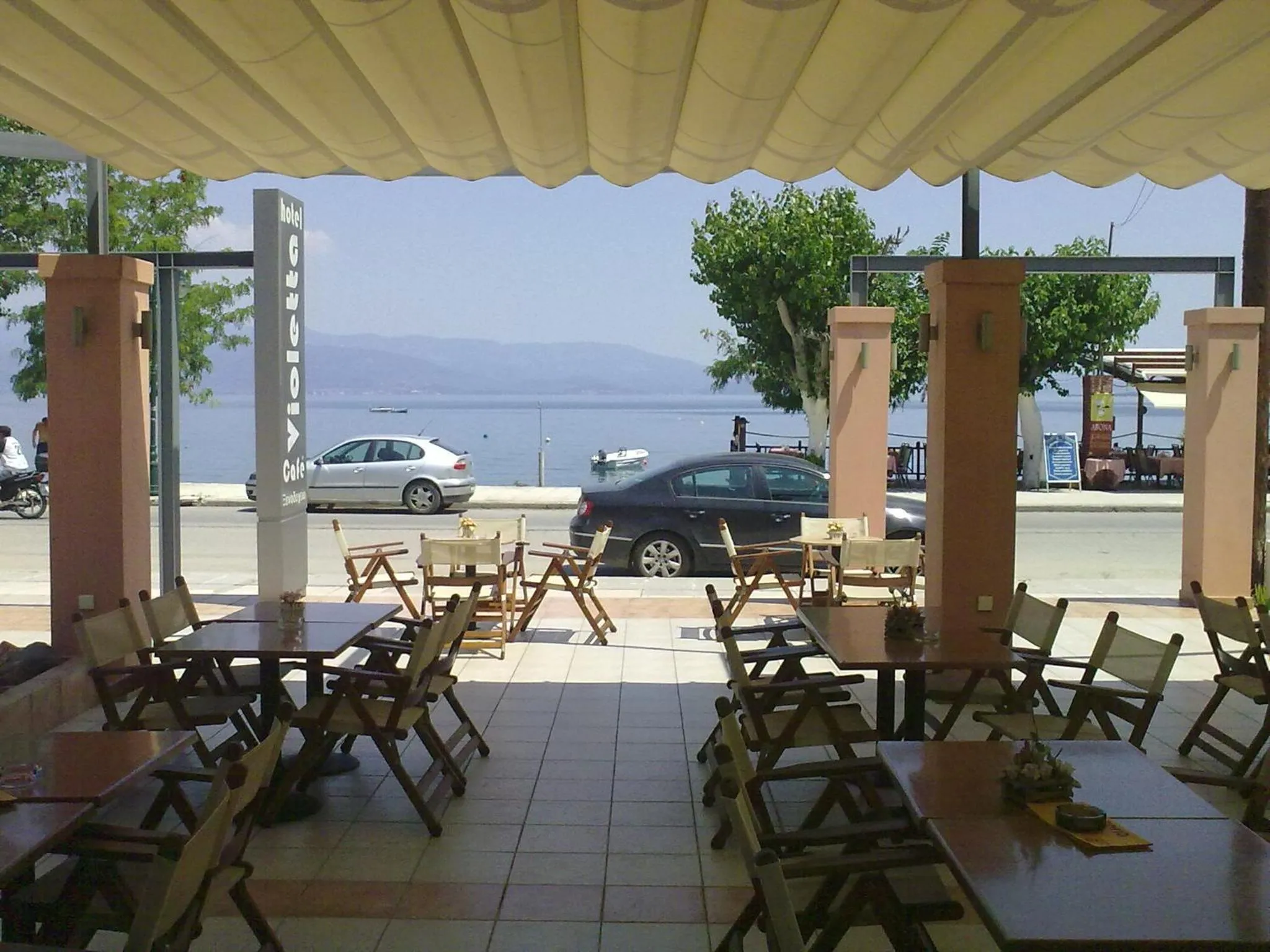 Restaurant/places to eat in Violetta