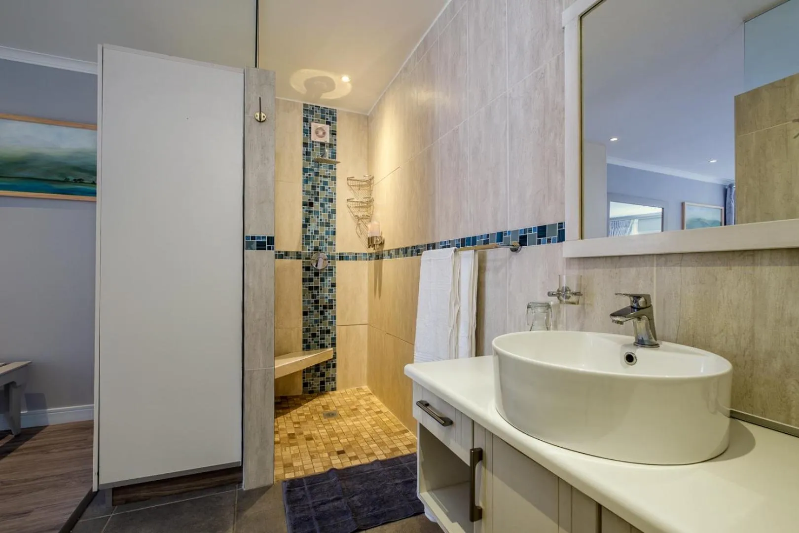 Shower in 49-on-Cherry