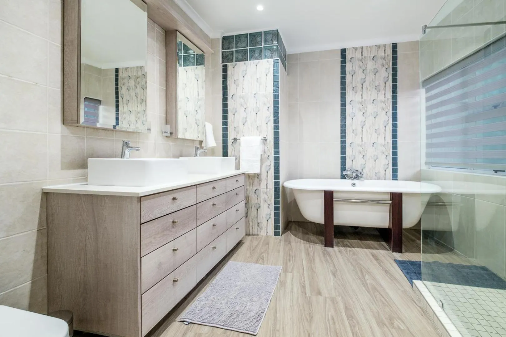 Toilet in 49-on-Cherry