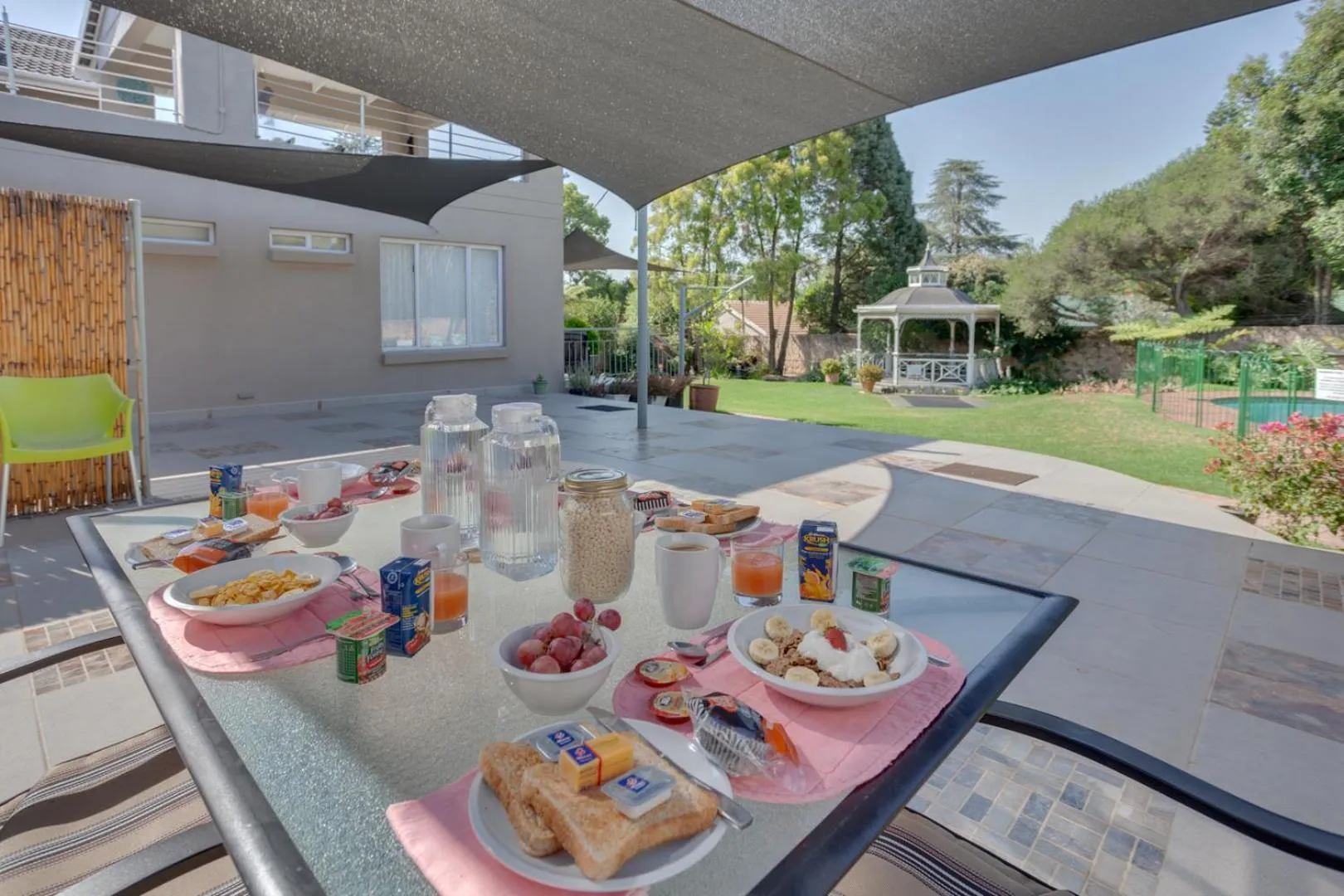 Food and drinks in 49-on-Cherry