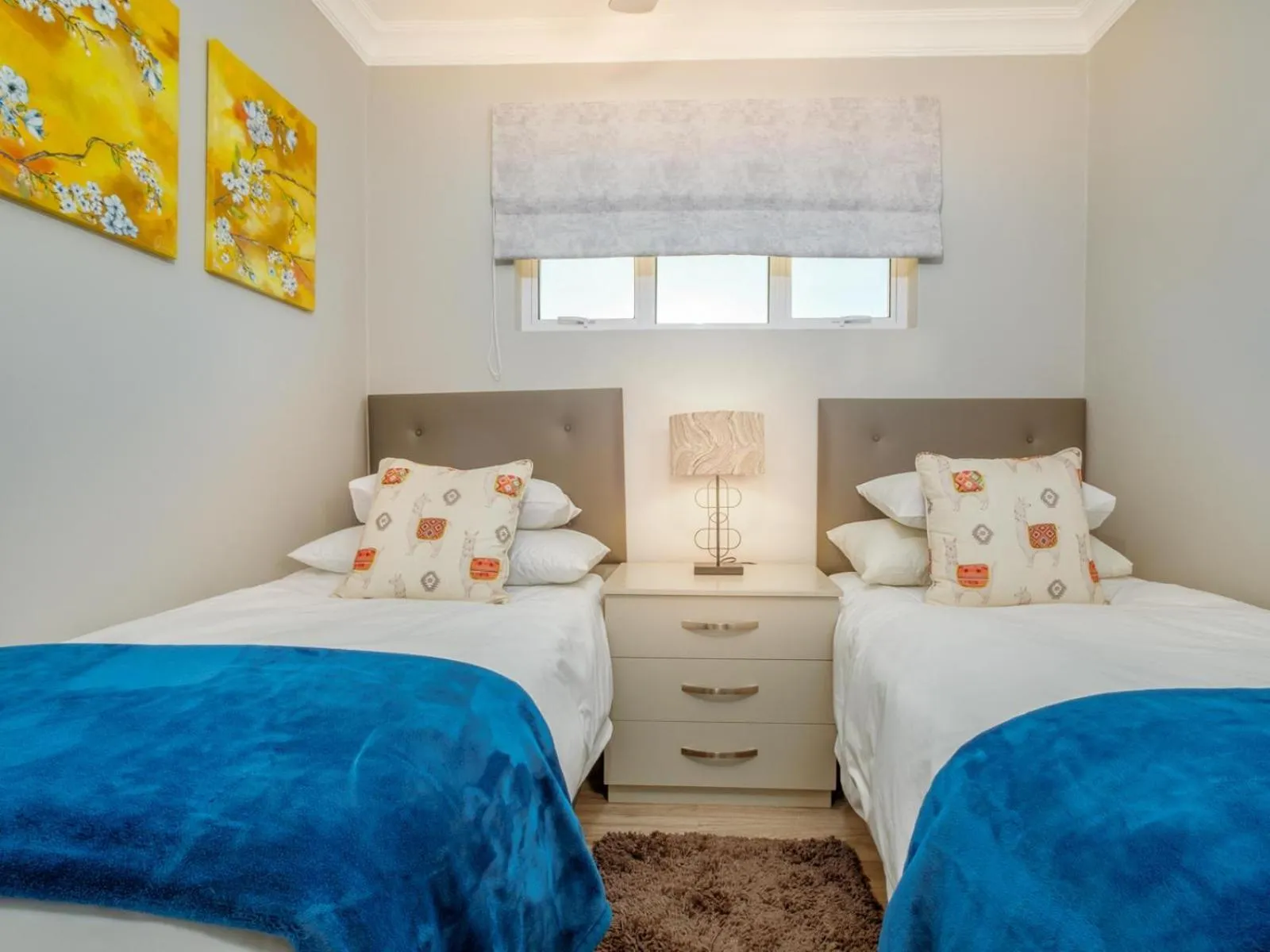 Bedroom, Bed in 49-on-Cherry