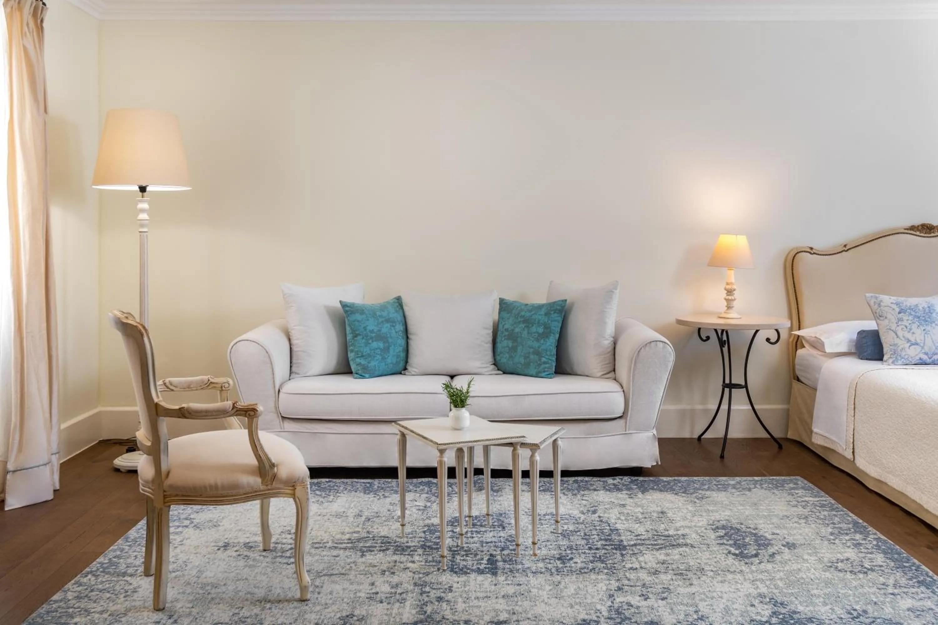 Seating area, Bed in Heritage Hotel Martinis Marchi