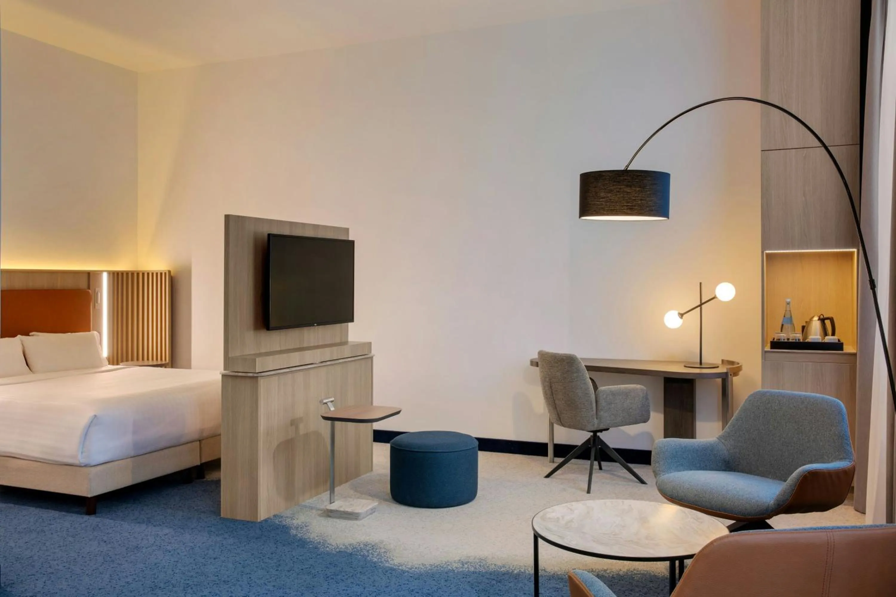 Photo of the whole room, Bed in Courtyard by Marriott Bremen