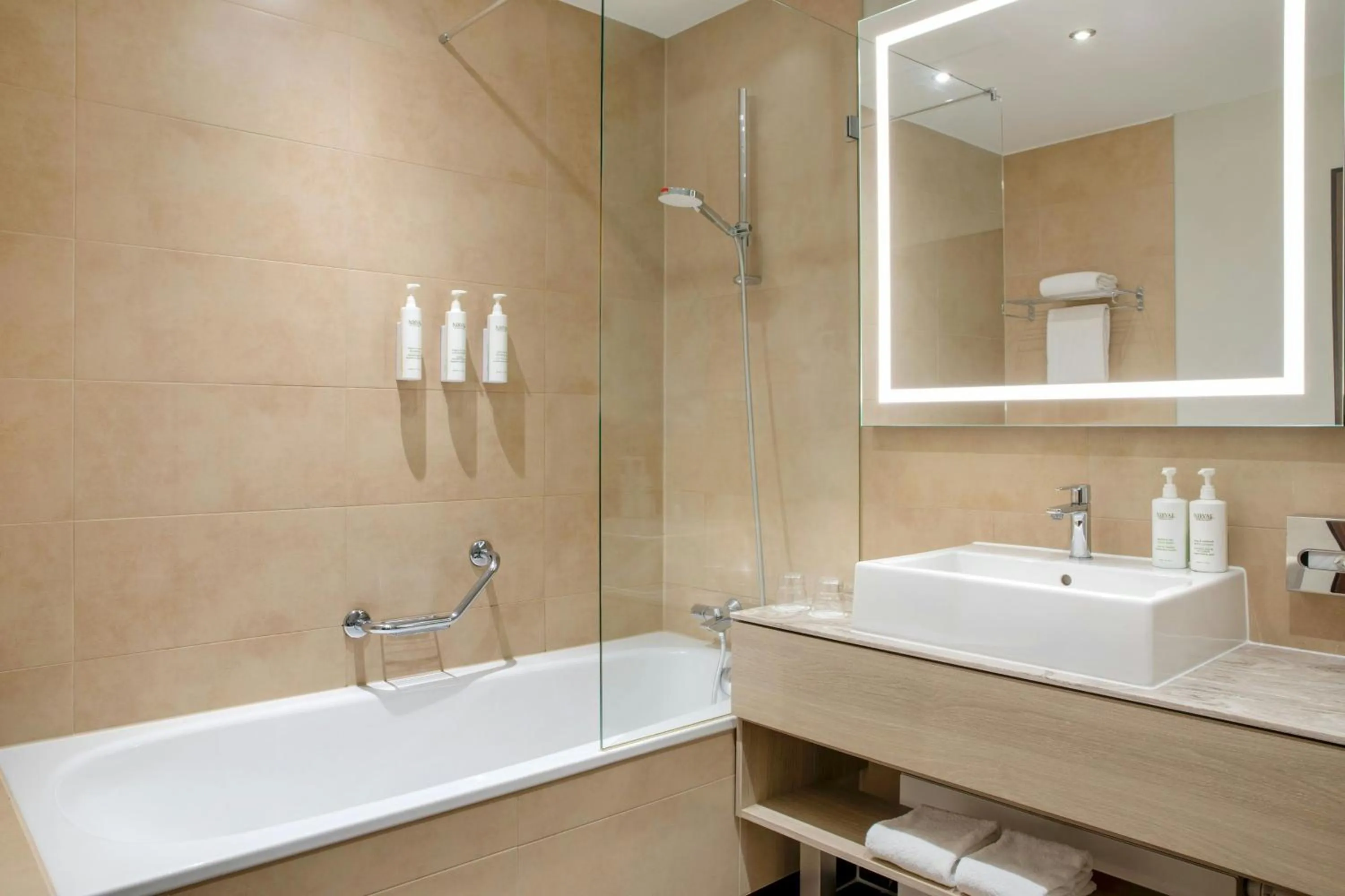 Bathroom in Courtyard by Marriott Bremen